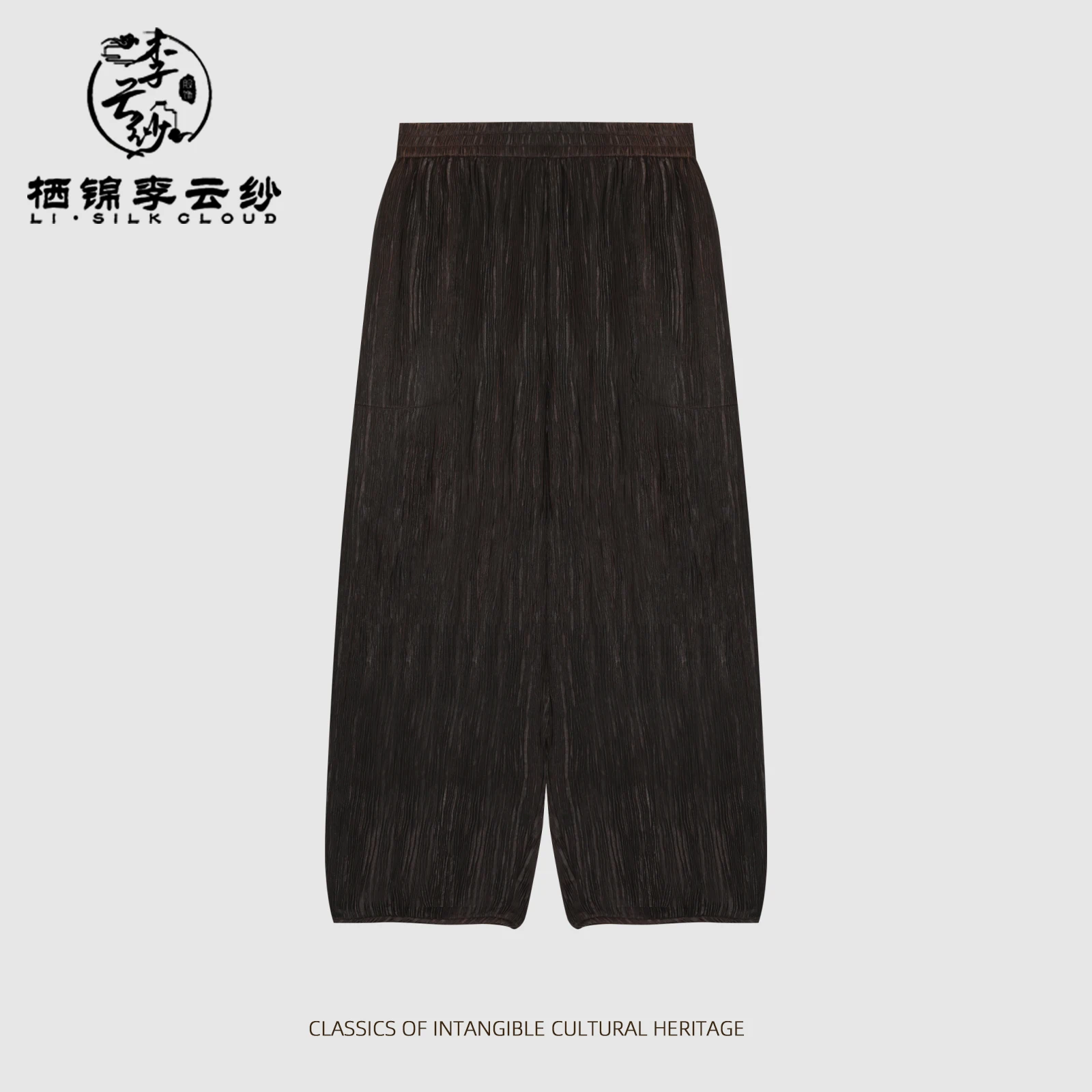 Брюки LI SILK CLOUD xiangyunsha — традиционные восточные шелковые брюки, элегантная повседневная одежда, марля из Гуандуна
Брюки LI SILK CLOUD xiangyunsha — традиционные восточные шелковые брюки, элегантная повседневная одежда, марля из Гуандуна