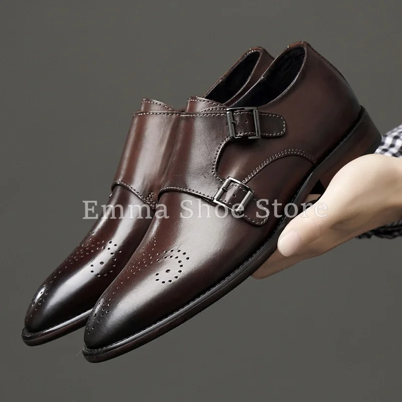 Men's Vintage Double Buckle Pointed Toe Brogues Business Handmade Carved Leather Shoes Casual Cowhide Breathable Derby Shoes
Men's Vintage Double Buckle Pointed Toe Brogues Business Handmade Carved Leather Shoes Casual Cowhide Breathable Derby Shoes