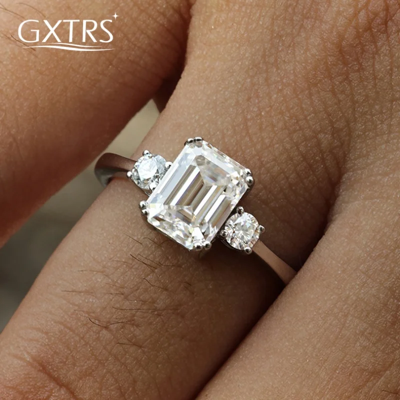 GXTRS 2/3/4CT Emerald Cut Moissanite Ring For Women 925 Sterling Silver 3 Stone Lab Diamond Wedding Band 18K Plated Fine Jewelry
GXTRS 2/3/4CT Emerald Cut Moissanite Ring For Women 925 Sterling Silver 3 Stone Lab Diamond Wedding Band 18K Plated Fine Jewelry