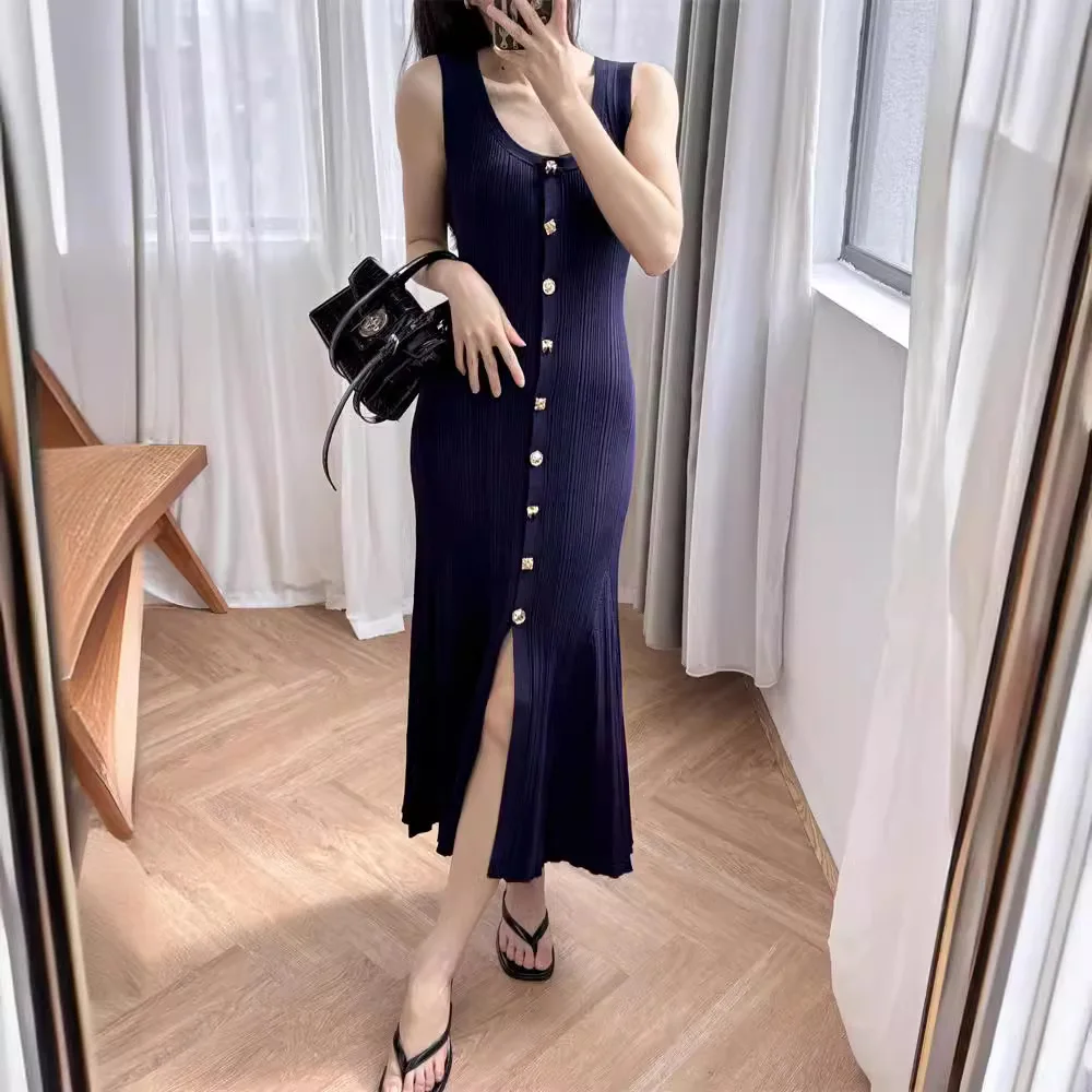 Navy blue long skirt temperament U-neck sleeveless slim fit elastic knitted dress 2024 summer new style
Navy blue long skirt temperament U-neck sleeveless slim fit elastic knitted dress 2024 summer new style