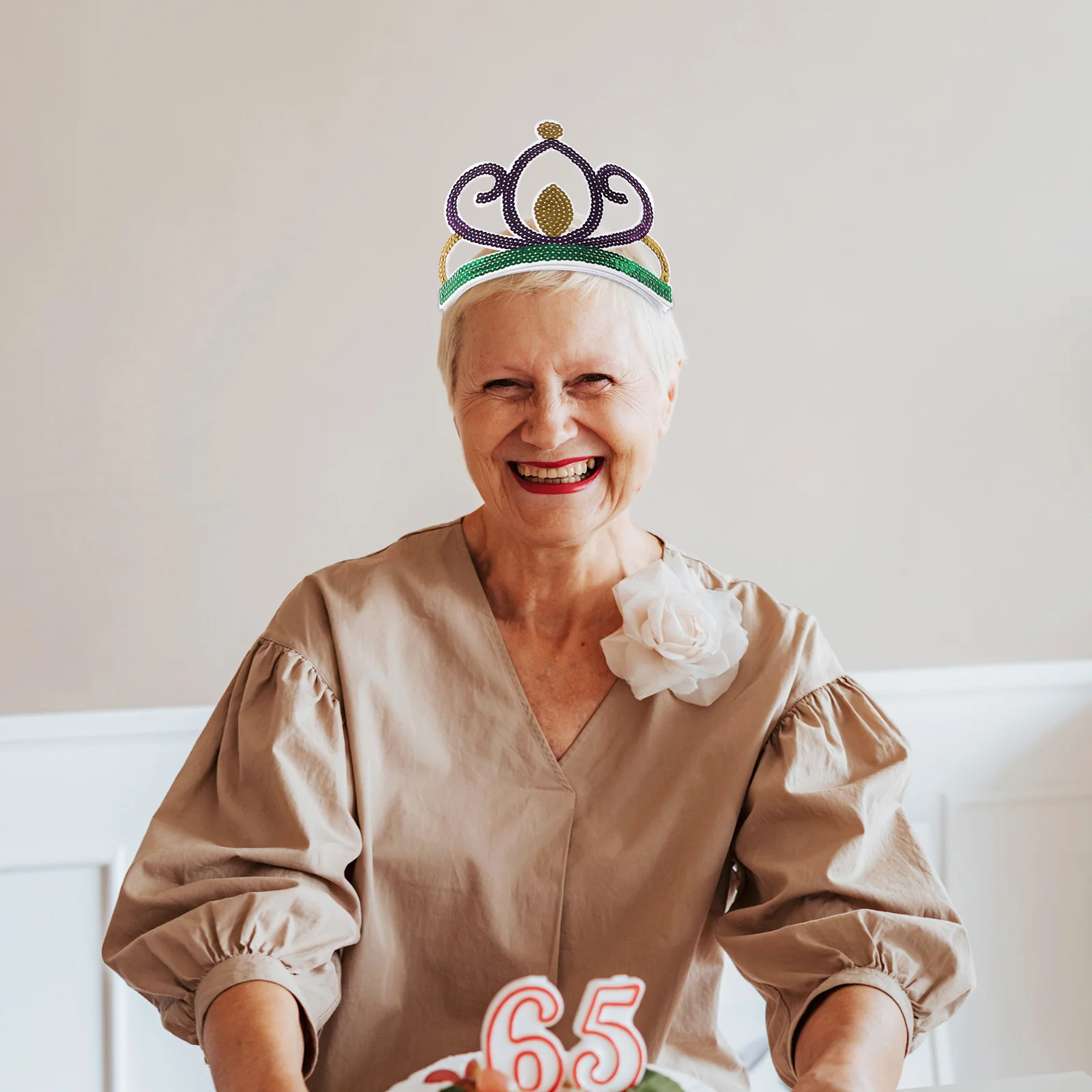 Головной убор с короной и блестками, легкий удобный праздничный наряд для дня рождения, аксессуары для волос, блестящая повязка на голову
Головной убор с короной и блестками, легкий удобный праздничный наряд для дня рождения, аксессуары для волос, блестящая повязка на голову