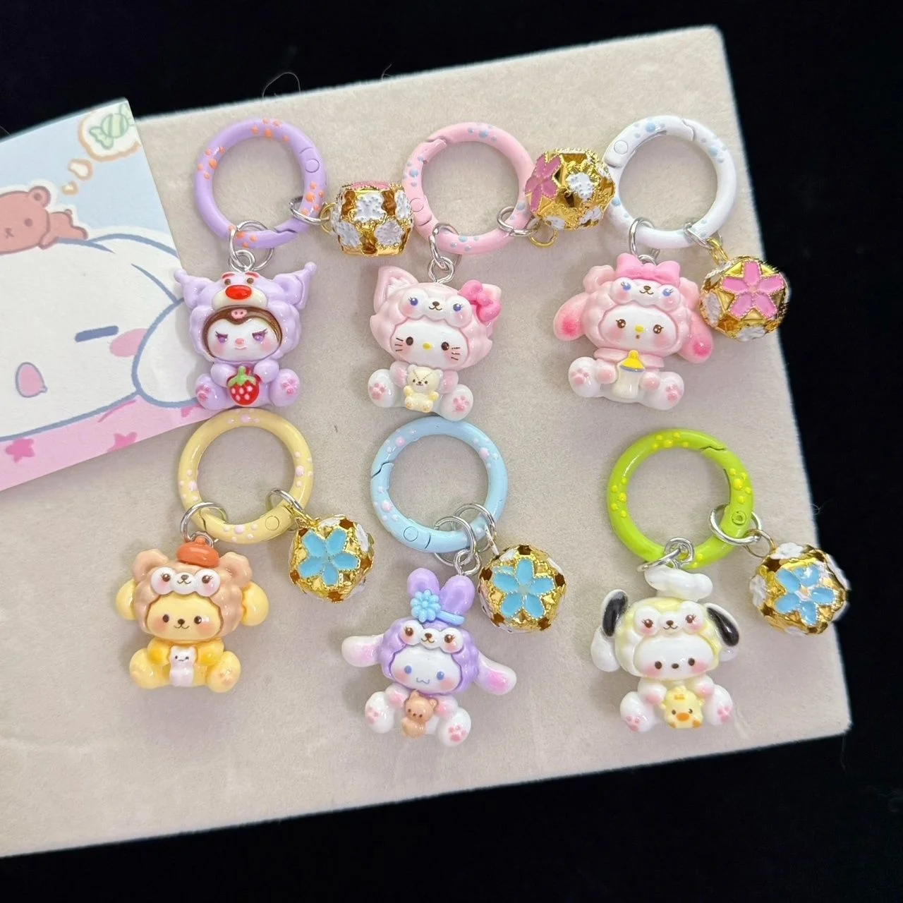 6pcs/set Sanrio Melody Hello Kitty Kuromi Cartoon Bell Keychain DIY Jewelry Buckle Connector Gift
6pcs/set Sanrio Melody Hello Kitty Kuromi Cartoon Bell Keychain DIY Jewelry Buckle Connector Gift
