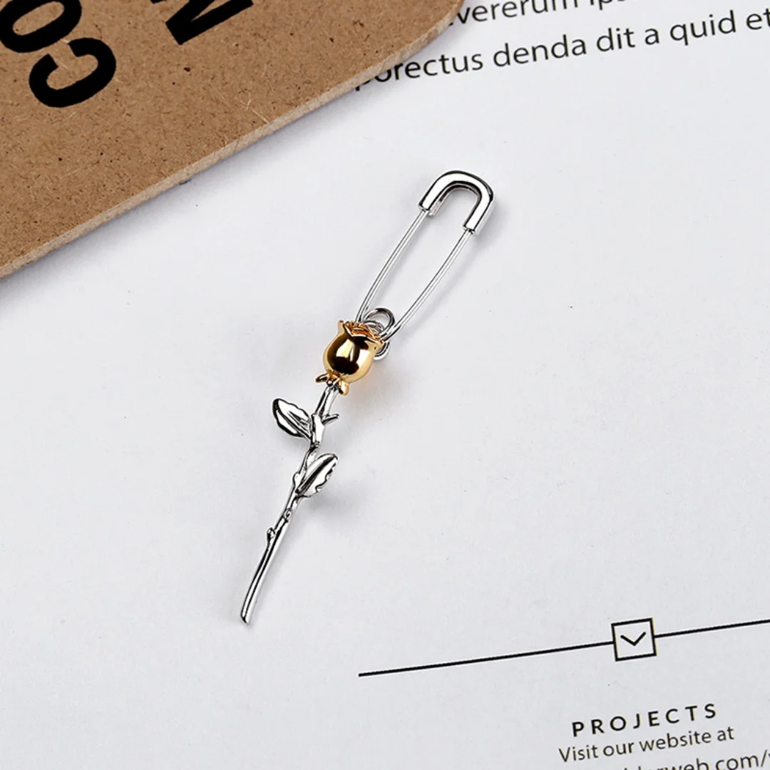 Серьги-гвоздики из стерлингового серебра 925 пробы с розой и булавкой - уникальные минималистичные серьги в холодном стиле для женщин
Серьги-гвоздики из стерлингового серебра 925 пробы с розой и булавкой - уникальные минималистичные серьги в холодном стиле для женщин