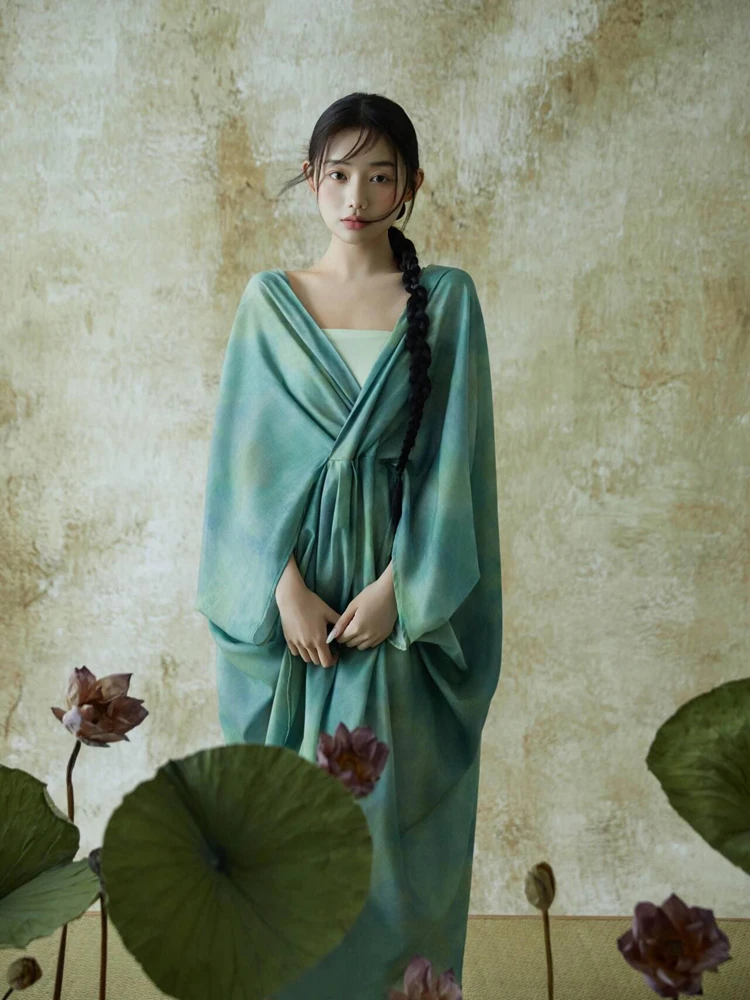 New Chinese Style V-neck Hanfu Dress Renovated Traditional Costume Women's Clothing Studio Photography Chinese Fashion
New Chinese Style V-neck Hanfu Dress Renovated Traditional Costume Women's Clothing Studio Photography Chinese Fashion