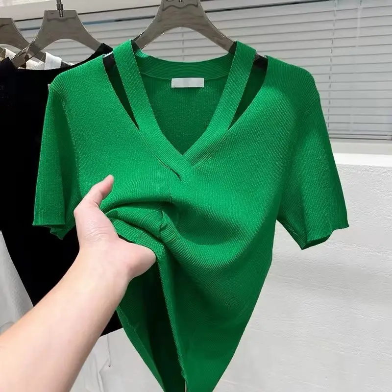 Women's Thin New Color V-Neck Fashion Slim Short Sleeve Tops Female Ice Silk Knitting T-shirt Tops Ladies Loose Casual Top Q415
Women's Thin New Color V-Neck Fashion Slim Short Sleeve Tops Female Ice Silk Knitting T-shirt Tops Ladies Loose Casual Top Q415