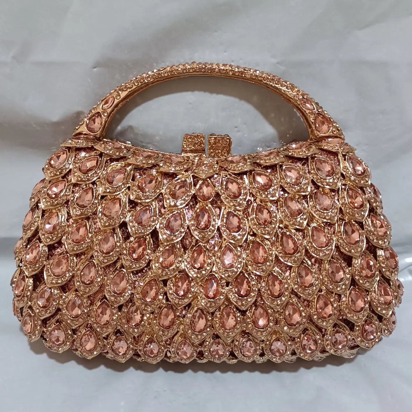 Rose gold Rhinestone Clutches Luxury Champagne Diamond Wedding Purse Newest Crystal Dinner Handbags Designer Party Minaudere Bag
Rose gold Rhinestone Clutches Luxury Champagne Diamond Wedding Purse Newest Crystal Dinner Handbags Designer Party Minaudere Bag