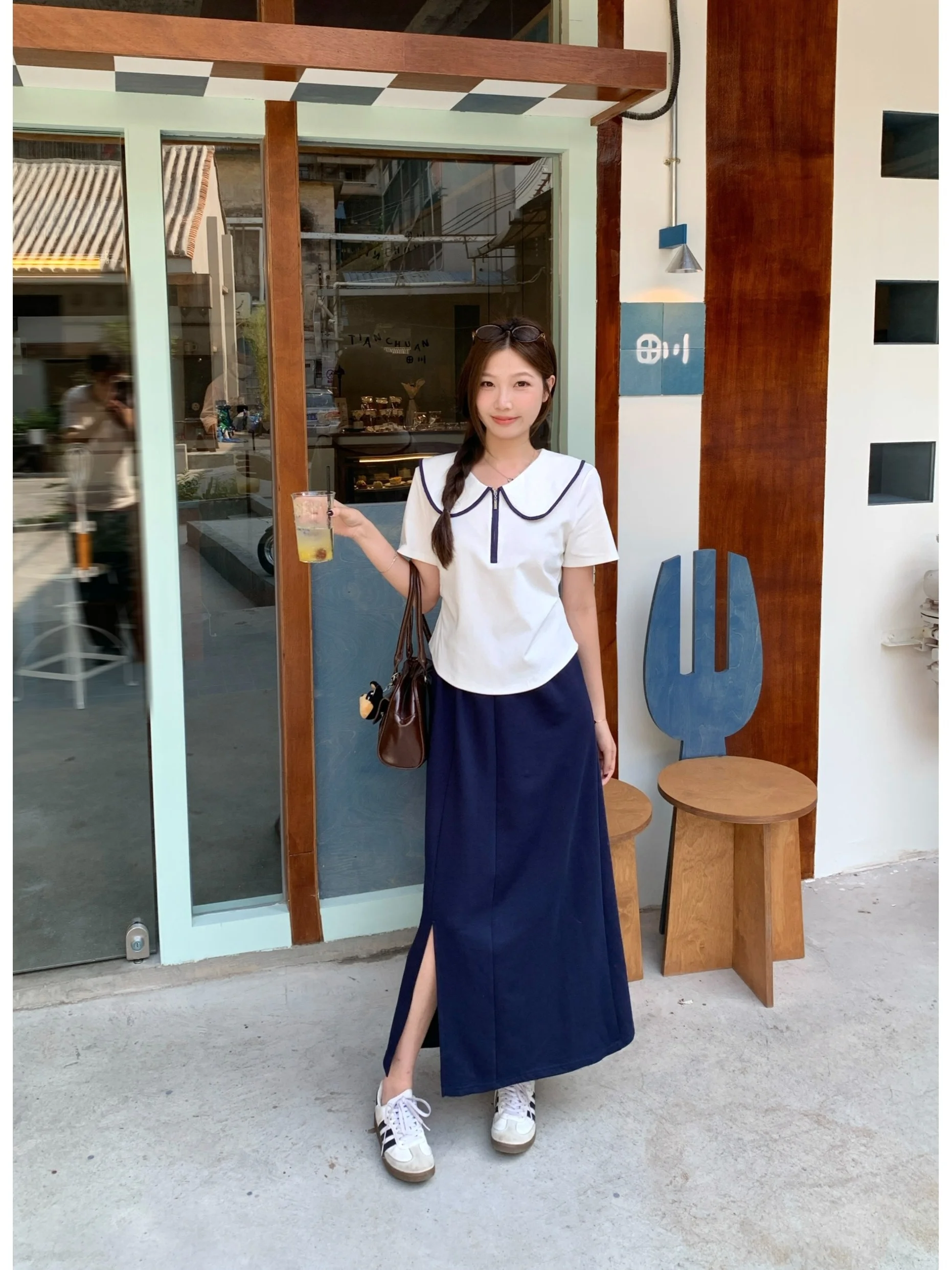 Loose plus Size Summer T-Shirt And High Waist Midi Skirt Set for Women Casual Commute Style Short Sleeve Fashion Ensemble
Loose plus Size Summer T-Shirt And High Waist Midi Skirt Set for Women Casual Commute Style Short Sleeve Fashion Ensemble