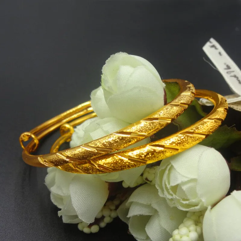 Vietnam Wedding Sand Jewelry Rich Women's New Non-Fading Simple Brass Plated Bangle Jewelry Ornament Wholesale
Vietnam Wedding Sand Jewelry Rich Women's New Non-Fading Simple Brass Plated Bangle Jewelry Ornament Wholesale