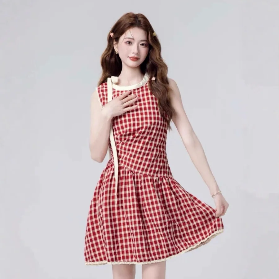 【New style】Red plaid dress for women's summer new style design strap waist sleeveless short a-line short skirt
【New style】Red plaid dress for women's summer new style design strap waist sleeveless short a-line short skirt