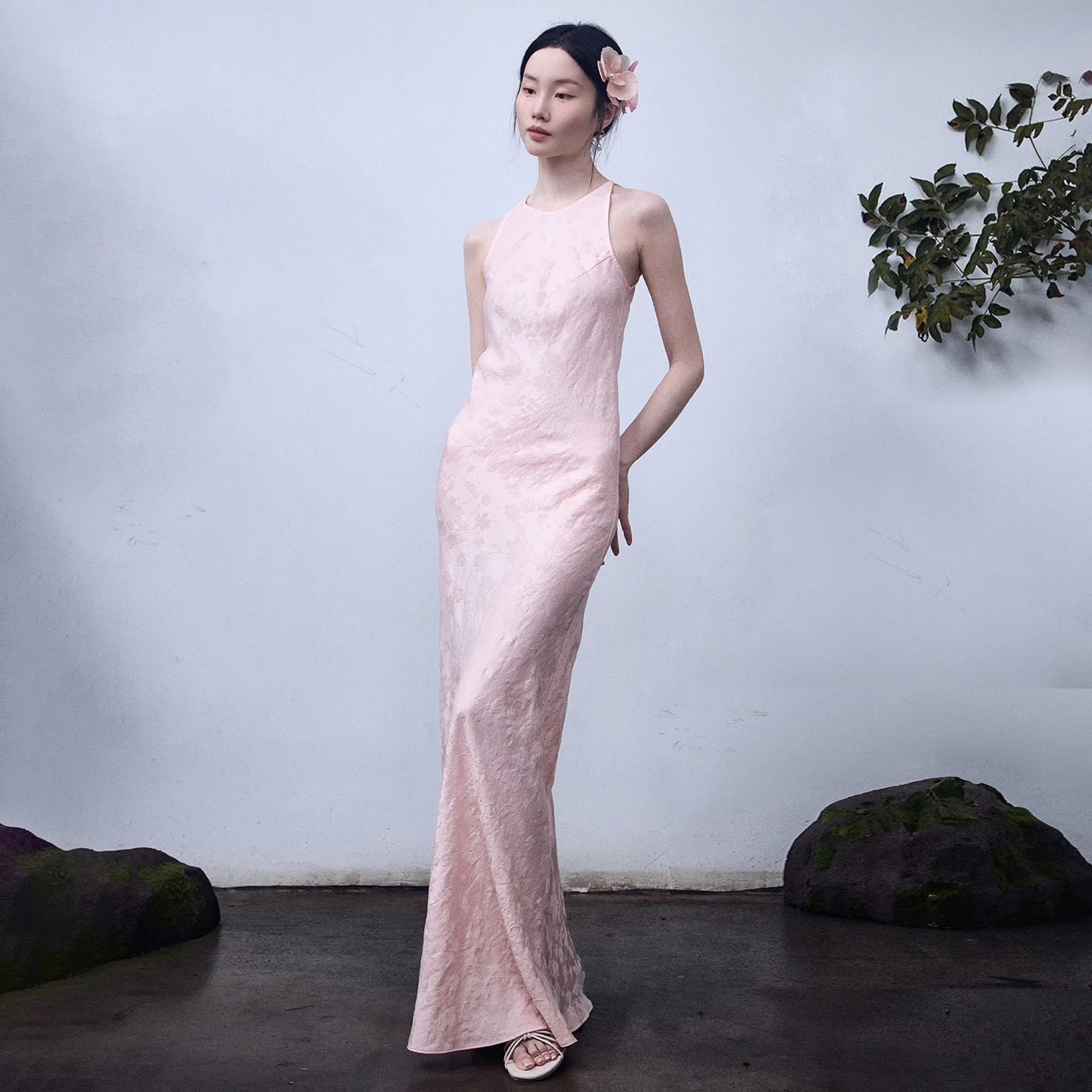 Giasem Slimming Embroidered Silk Satin Wrap Dress Elegant High Waist Soft V-Neck Shoulderless Fitted Skirt for Women
Giasem Slimming Embroidered Silk Satin Wrap Dress Elegant High Waist Soft V-Neck Shoulderless Fitted Skirt for Women