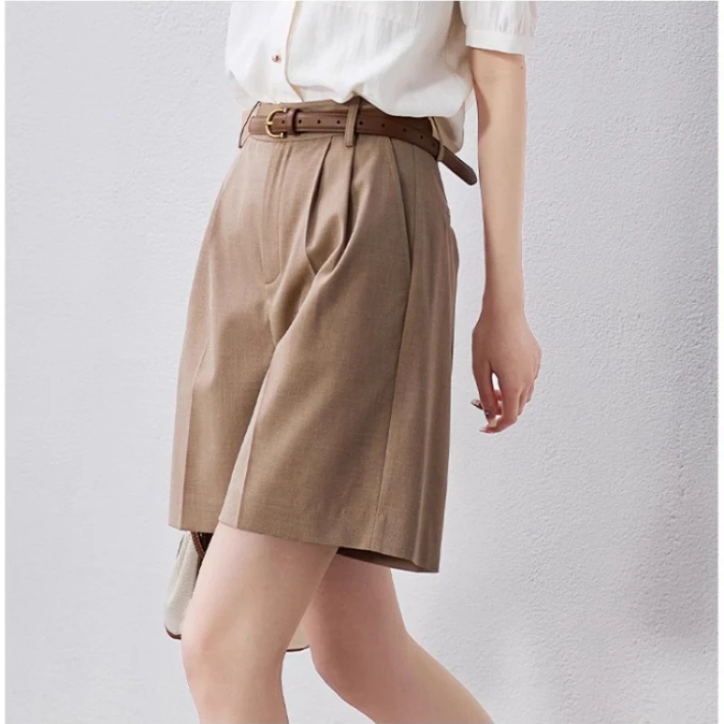 Летние универсальные простые прямые костюмные шорты встречного качества, женские свободные тонкие повседневные брюки с пятью точками, темперамент
Летние универсальные простые прямые костюмные шорты встречного качества, женские свободные тонкие повседневные брюки с пятью точками, темперамент