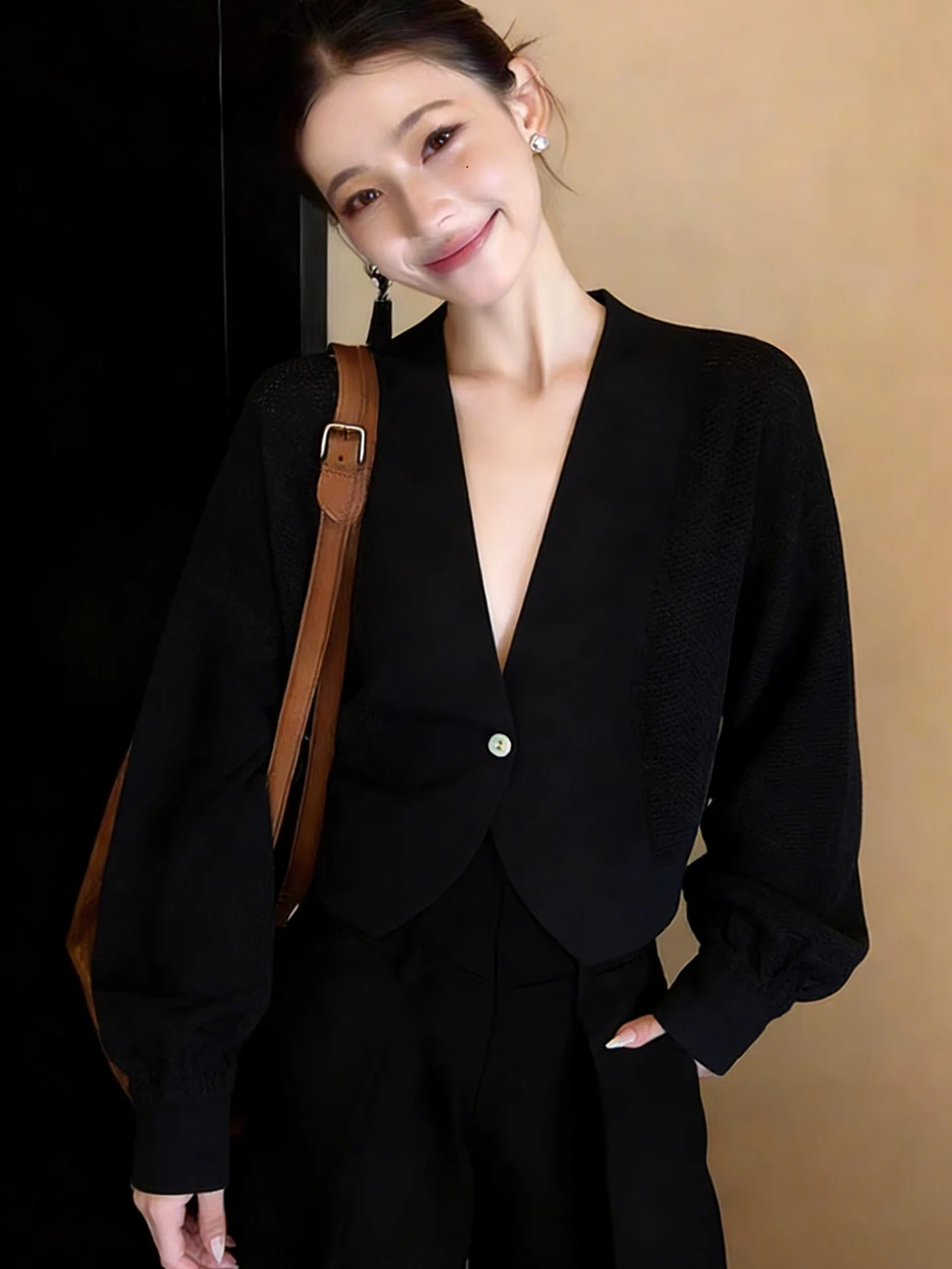 Elegant Black V-Neck Knitwear Long Sleeve Comfortable Spring Fashion Top Versatile Stylish Inner Wear French Style Knitted Ca...
Elegant Black V-Neck Knitwear Long Sleeve Comfortable Spring Fashion Top Versatile Stylish Inner Wear French Style Knitted Ca...