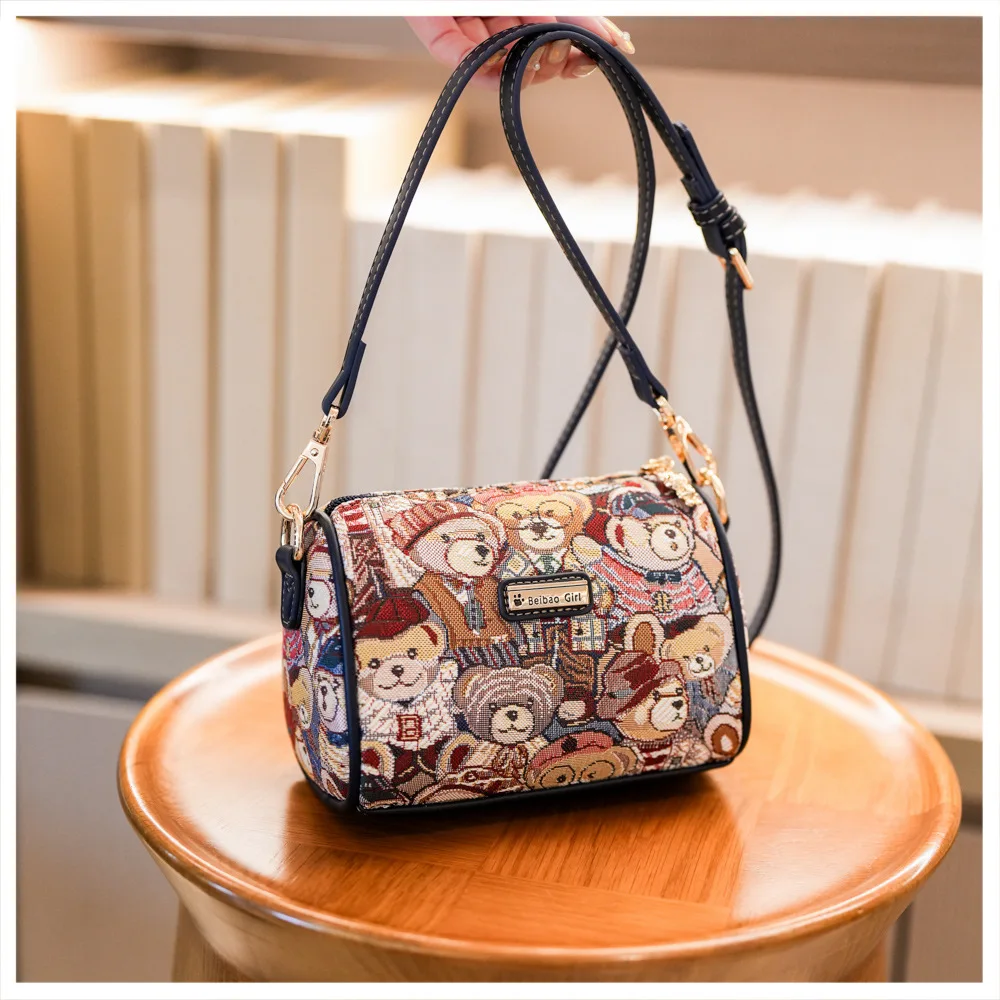 2025 Sweet Bear Shoulder Bag for Women - Stylish Crossbody Purse, Minimalist Tote Bag with Detachable Strap, Casual Handbag
2025 Sweet Bear Shoulder Bag for Women - Stylish Crossbody Purse, Minimalist Tote Bag with Detachable Strap, Casual Handbag