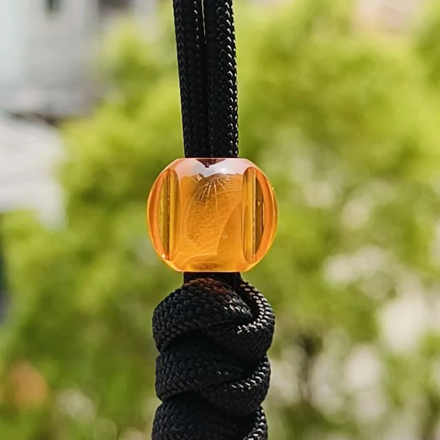 Янтарная смола Паракорд тканый нож EDC кулон рюкзак кулон DIY бусина складной нож брелок кулон
Янтарная смола Паракорд тканый нож EDC кулон рюкзак кулон DIY бусина складной нож брелок кулон