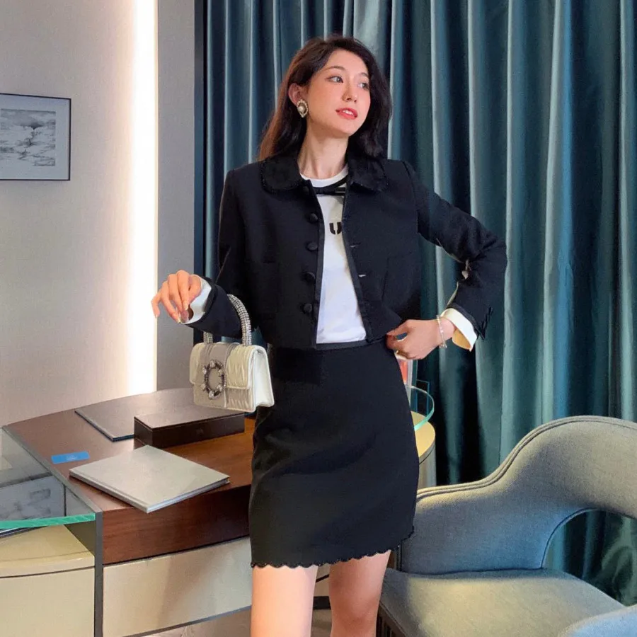 Desinger Black 2 Piece Set Suit 2021 Women Beaded Lapel Collar Cropped Blazer Coat and High Waist A Line Mini Skirt Suit Set
Desinger Black 2 Piece Set Suit 2021 Women Beaded Lapel Collar Cropped Blazer Coat and High Waist A Line Mini Skirt Suit Set
