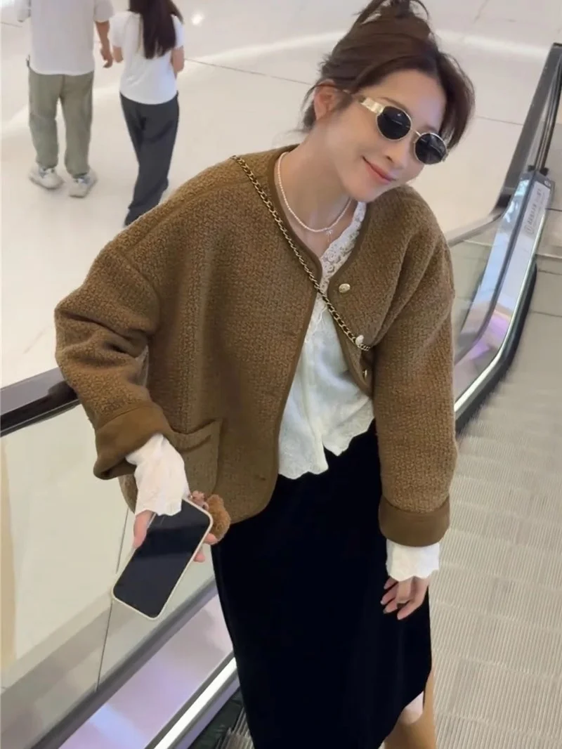 Lamb Wool Jacket Dark Green Raw Edge Sleeve Fit Unfinished Joint Dimension Rough Connection Measure Unhemmed Junction Size Girls
Lamb Wool Jacket Dark Green Raw Edge Sleeve Fit Unfinished Joint Dimension Rough Connection Measure Unhemmed Junction Size Girls