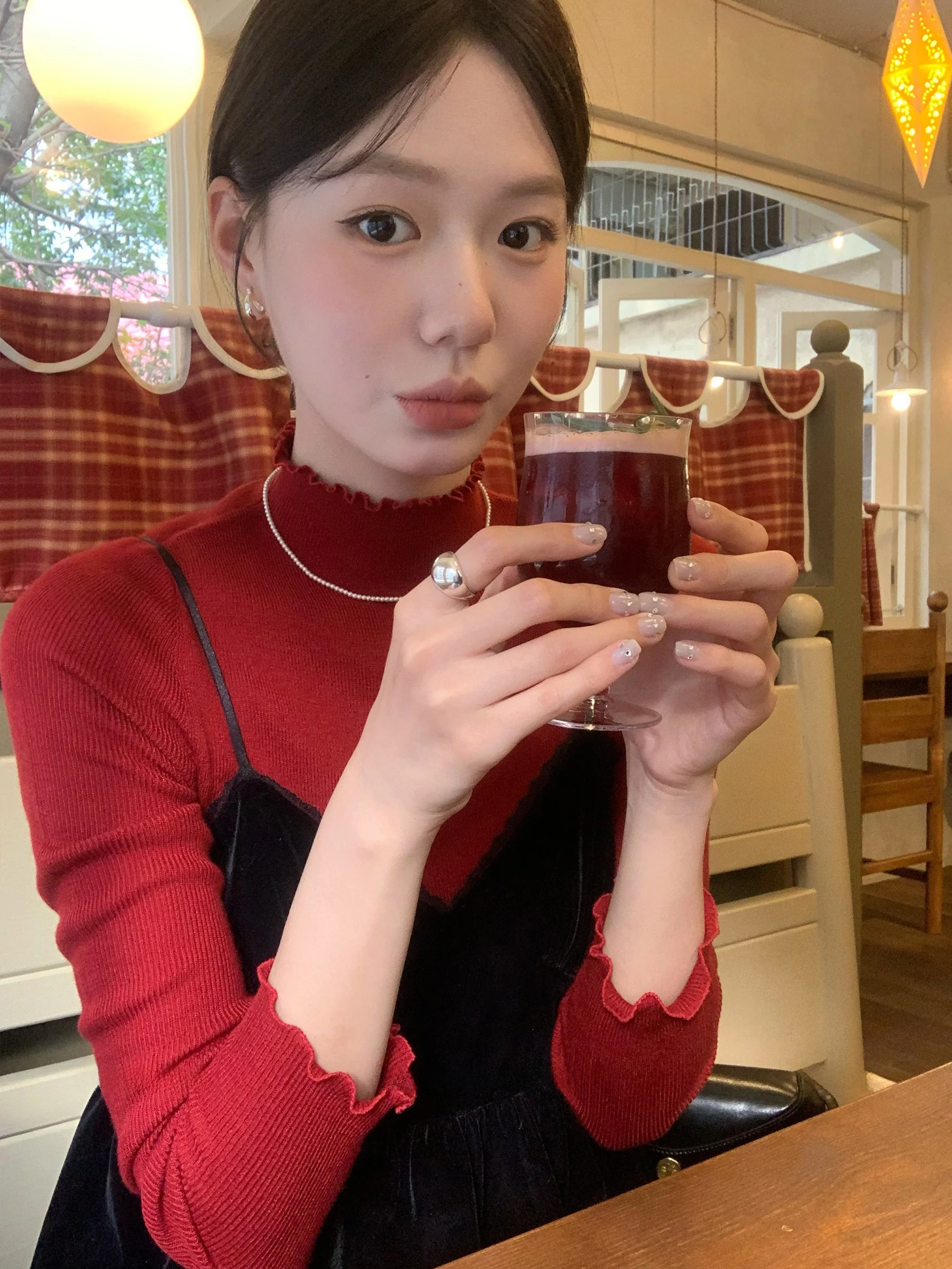 Теплая эластичная футболка с высоким воротником и крупным цветочным узором, осенне-зимняя, из мягкого полиэфирного волокна
Теплая эластичная футболка с высоким воротником и крупным цветочным узором, осенне-зимняя, из мягкого полиэфирного волокна