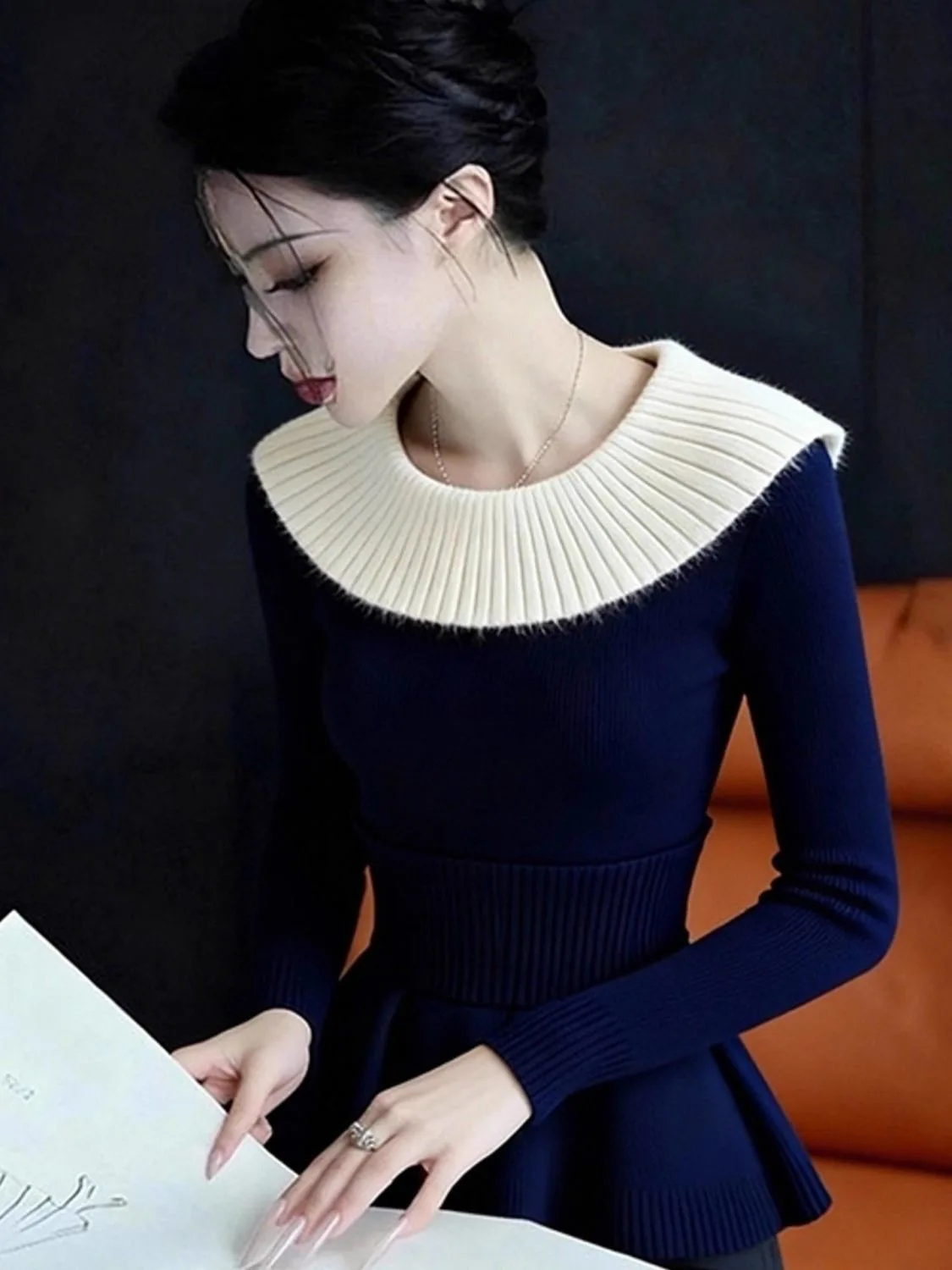 Элегантный трикотажный джемпер Ele Slimming Long Sve темно-синего цвета для весны и осени, модный дизайн с поясом на талии, красивый воротник S...
Элегантный трикотажный джемпер Ele Slimming Long Sve темно-синего цвета для весны и осени, модный дизайн с поясом на талии, красивый воротник S...