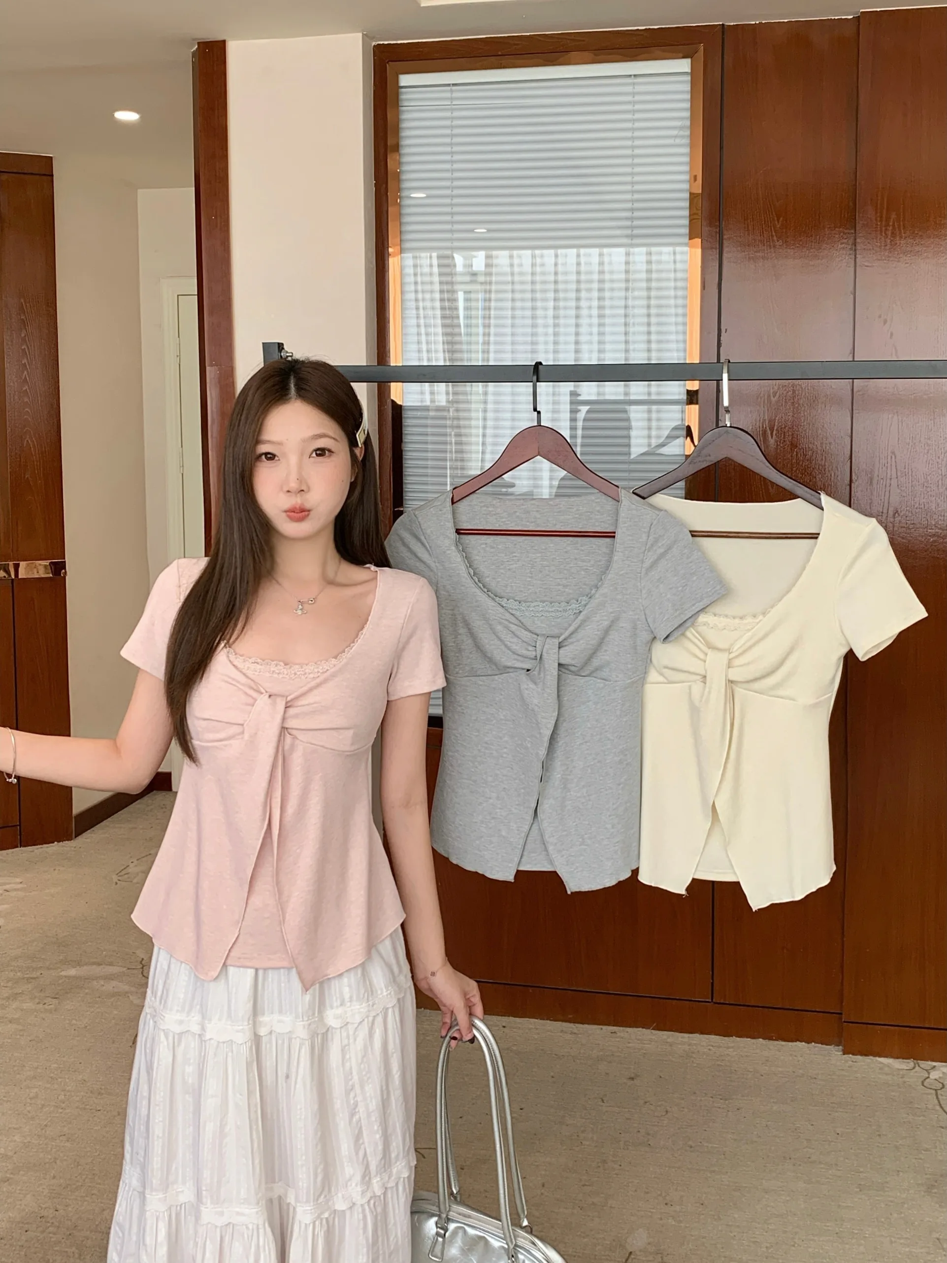 plus Size Women's Korean Style Lace Splice Short Sleeve T-Shirt Slimming Design Summer New Style Knot Top Casual Wear
plus Size Women's Korean Style Lace Splice Short Sleeve T-Shirt Slimming Design Summer New Style Knot Top Casual Wear