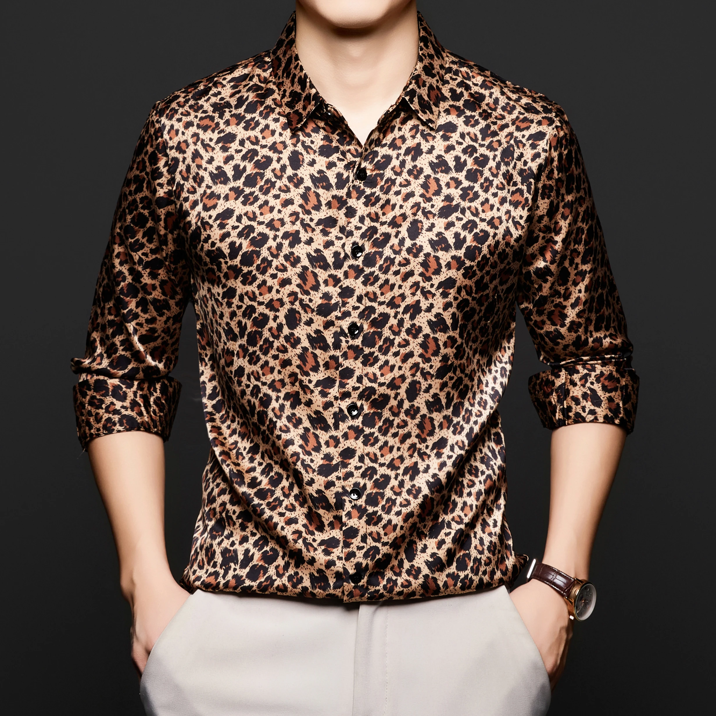 New Leopard Print Men Clothes Tops 2025 Spring Fashion Printing Silk Dress Shirt Long Sleeve Male Soft Satin Silk Shirts
New Leopard Print Men Clothes Tops 2025 Spring Fashion Printing Silk Dress Shirt Long Sleeve Male Soft Satin Silk Shirts