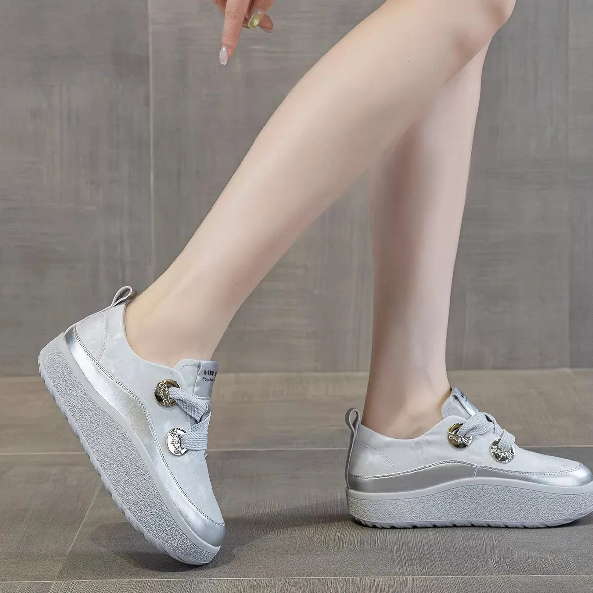 Women's Breathable Leather Sneakers Fashionable Versatile Lightweight Comfortable Sport Shoes round Toe Rubber Outsole
Women's Breathable Leather Sneakers Fashionable Versatile Lightweight Comfortable Sport Shoes round Toe Rubber Outsole