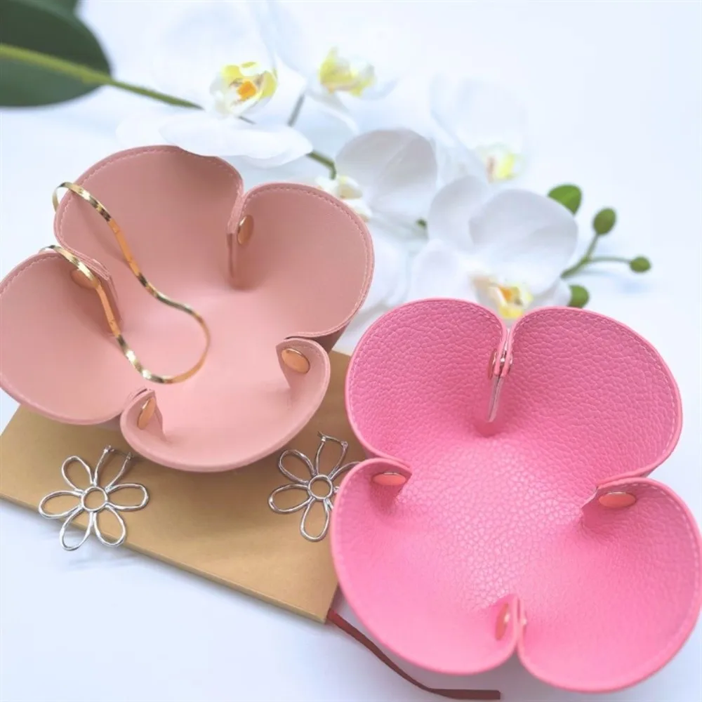 Faux Leather Valet Tray Flower Shaped Solid Color Jewelry Tray Foldable Bedside Valet Holder for Rings, Watches, Earrings
Faux Leather Valet Tray Flower Shaped Solid Color Jewelry Tray Foldable Bedside Valet Holder for Rings, Watches, Earrings