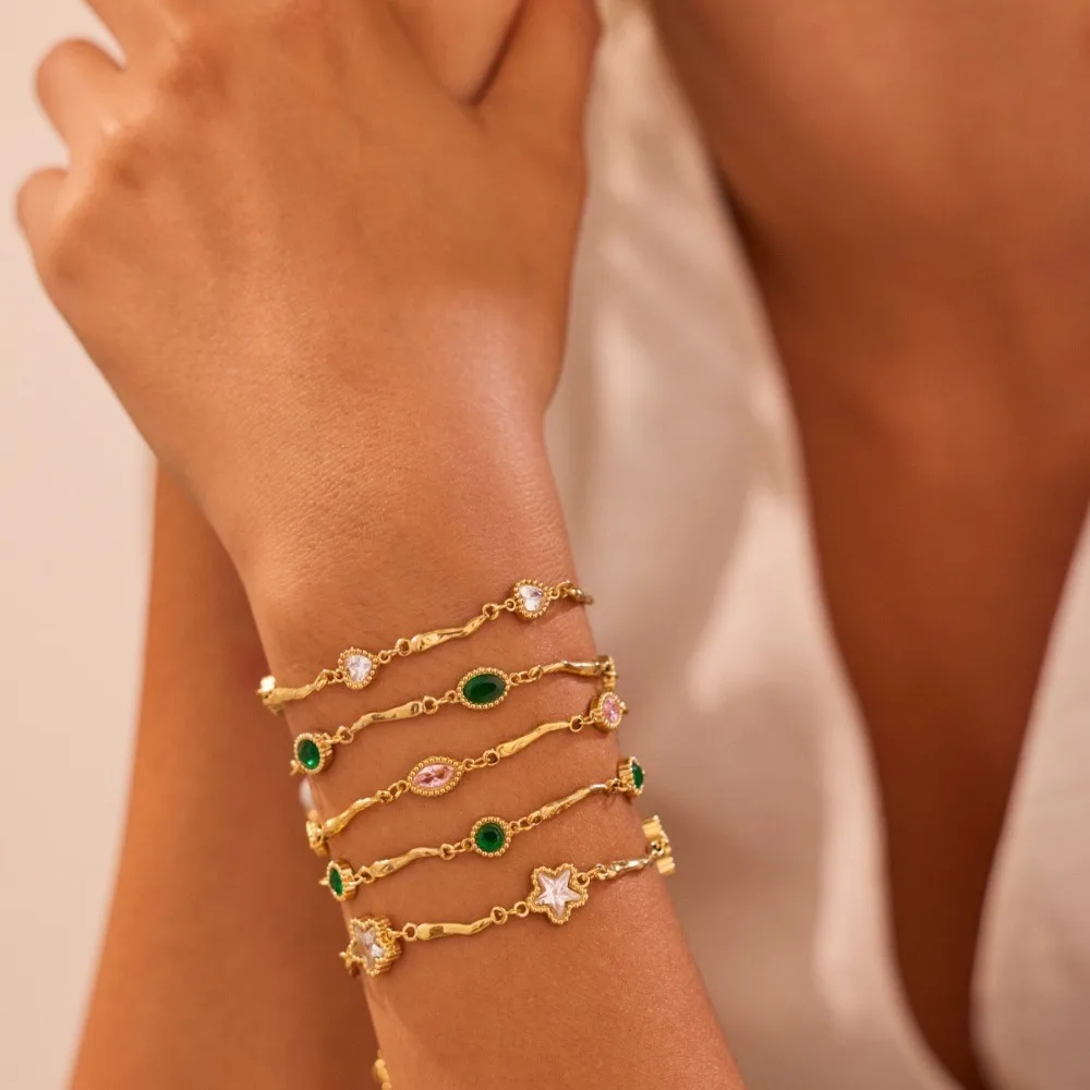 Women's Colorful Cubic Zirconia Stainless Steel Bracelet, Fashionable and Simple Jewelry, Suitable for Everyday Wear.
Women's Colorful Cubic Zirconia Stainless Steel Bracelet, Fashionable and Simple Jewelry, Suitable for Everyday Wear.