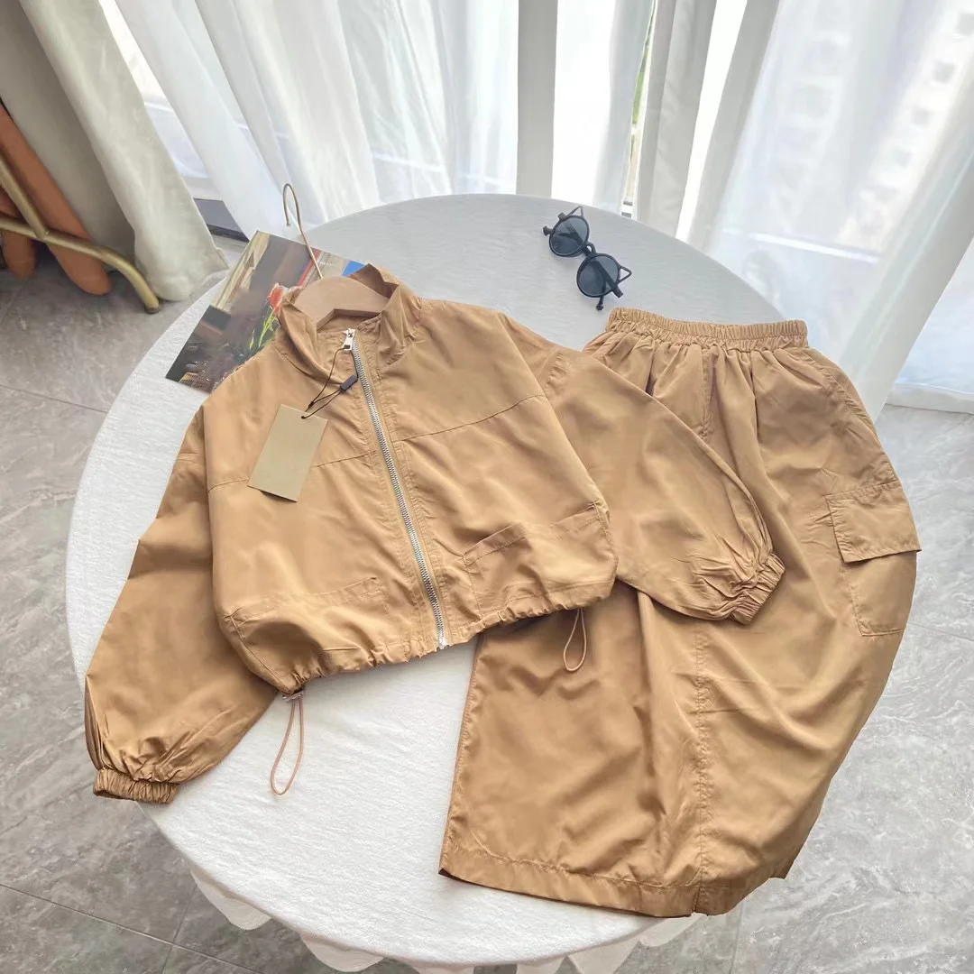 2024 Khaki Coat+skirt Girls autumn Cotton long sleeve Girls Children Clothing set High Quality size 4 6 8 10 12 14Years
2024 Khaki Coat+skirt Girls autumn Cotton long sleeve Girls Children Clothing set High Quality size 4 6 8 10 12 14Years