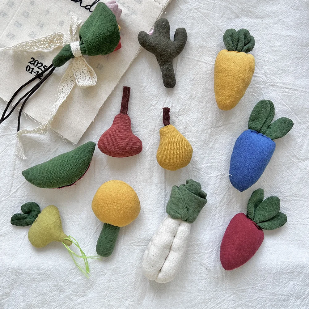 1PCS New Korean Fall Winter Fabric 3D Cotton Filled Vegetable Brooch for Women DIY Lanyard Neck Clothing Decor Portable Charms
1PCS New Korean Fall Winter Fabric 3D Cotton Filled Vegetable Brooch for Women DIY Lanyard Neck Clothing Decor Portable Charms