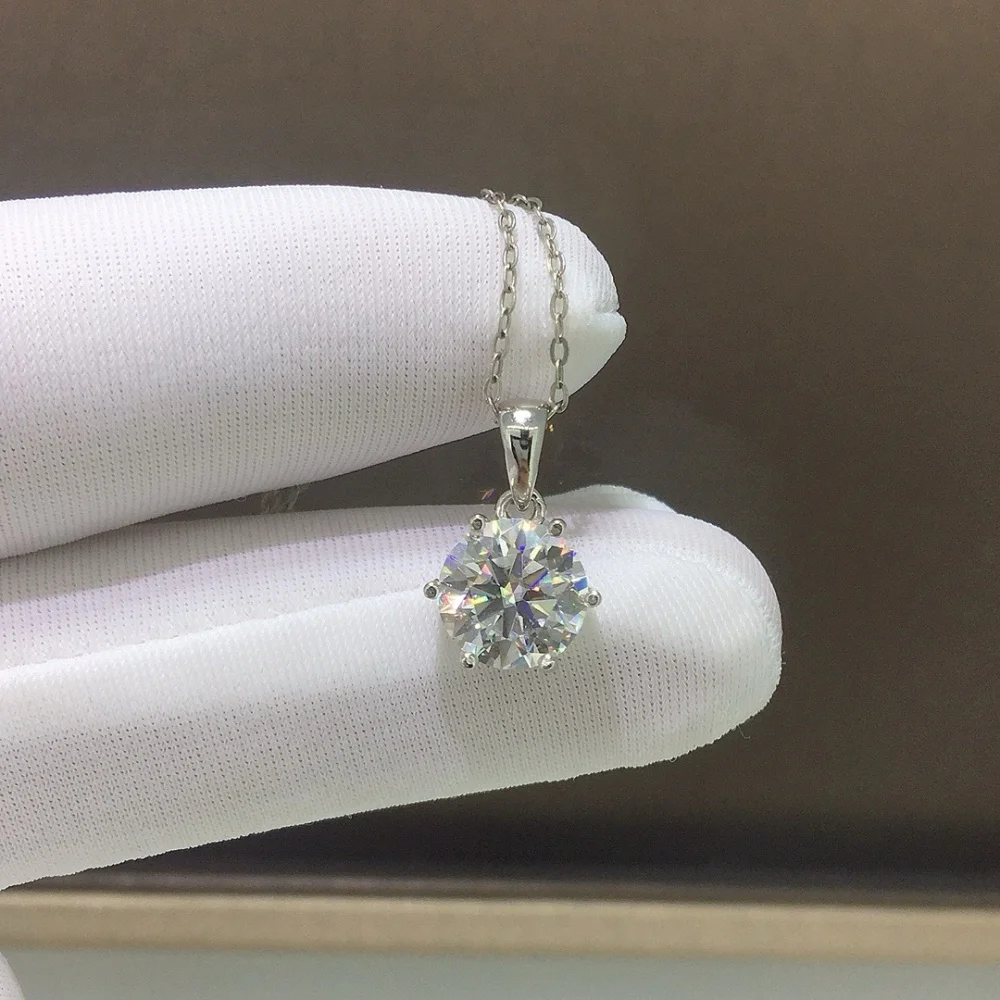 S925 2 Carats High Quality Moissanite Diamond Pendant Fashion Elegance Jewelry Birthday Women Mature Charm Gift
S925 2 Carats High Quality Moissanite Diamond Pendant Fashion Elegance Jewelry Birthday Women Mature Charm Gift