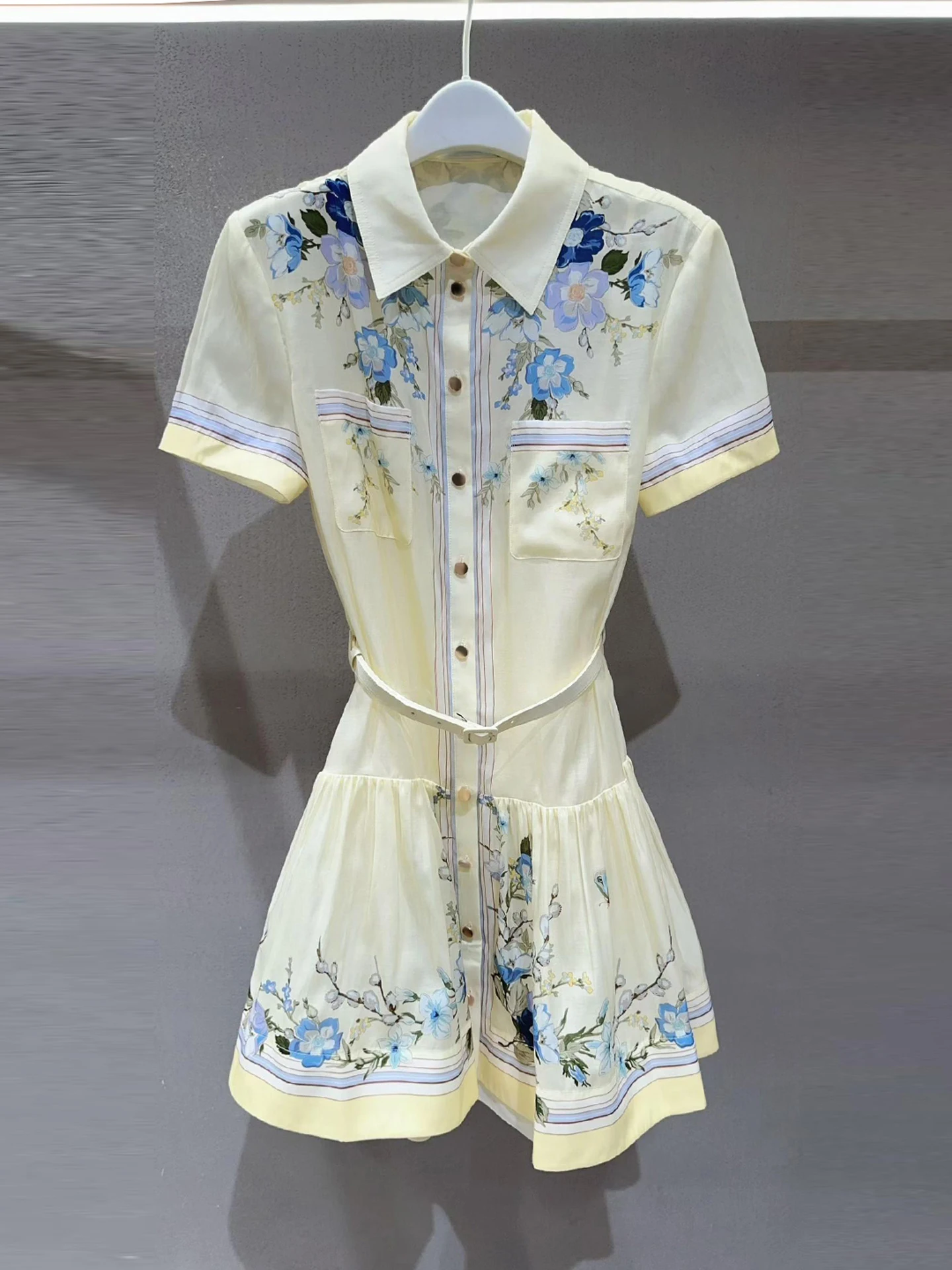 Gentle Summer Floral Print Shirt Dress Waist-Cinching Soft Style Short Sleeve A-Line Skirt Women's Premium Fashion Clothing
Gentle Summer Floral Print Shirt Dress Waist-Cinching Soft Style Short Sleeve A-Line Skirt Women's Premium Fashion Clothing