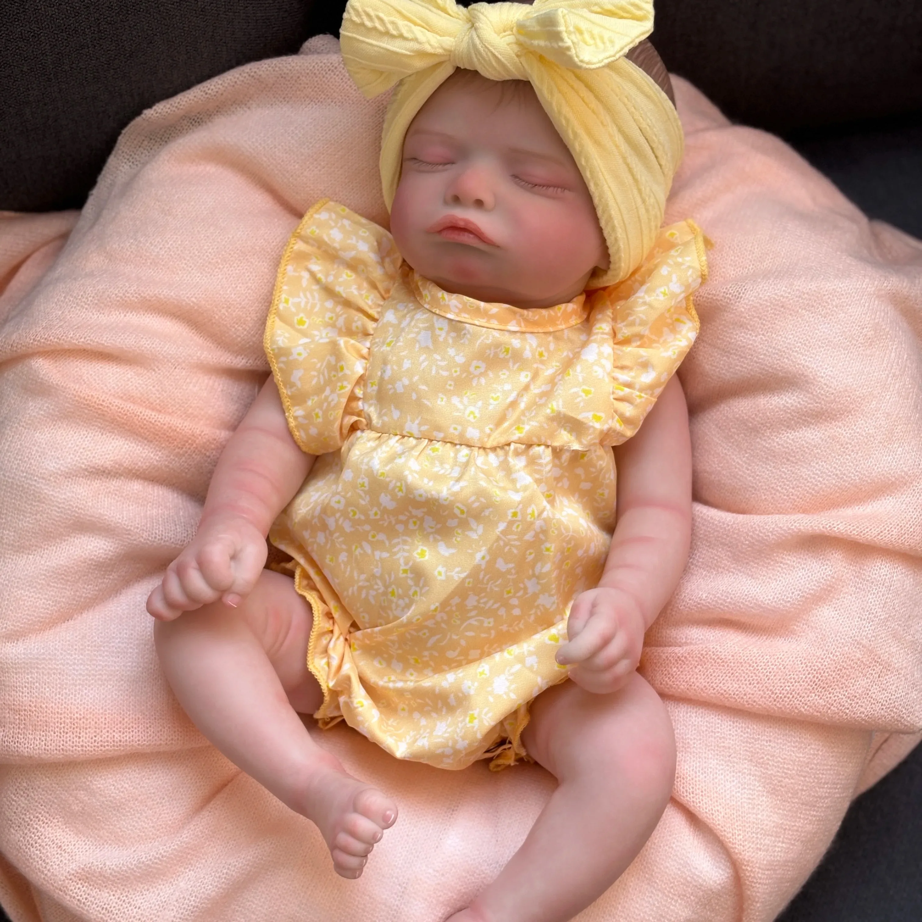 45CM Rosalie Cotton Body/Full Vinyl Body Lifelike Sleeping Reborn Doll Multiple Layers Painting Visible Veins Hand Painted Hair
45CM Rosalie Cotton Body/Full Vinyl Body Lifelike Sleeping Reborn Doll Multiple Layers Painting Visible Veins Hand Painted Hair