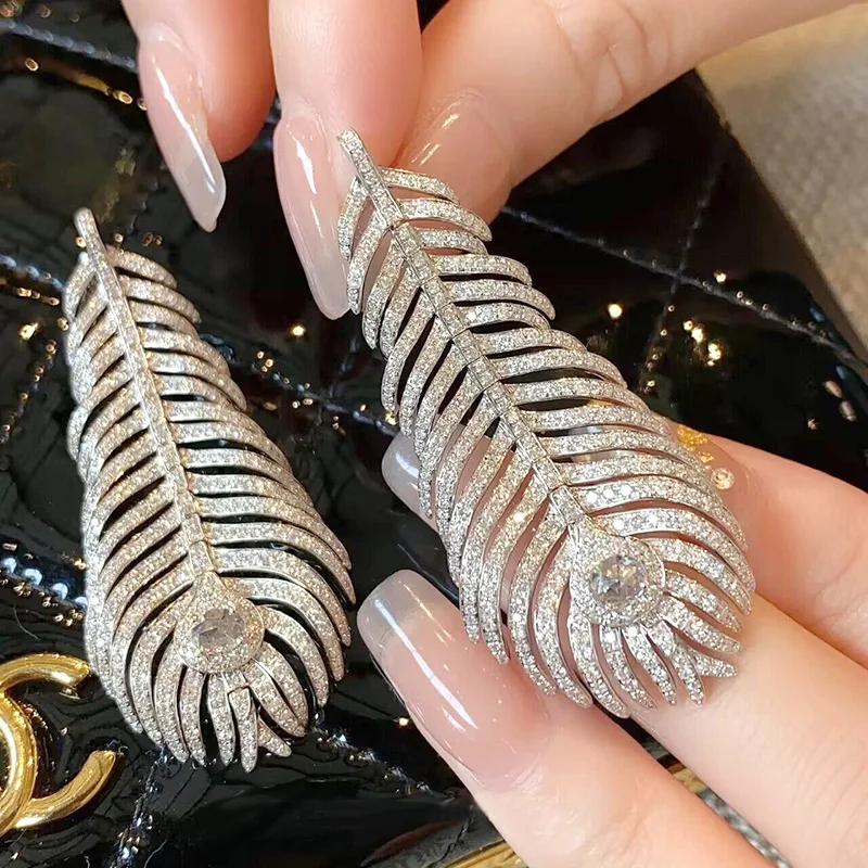 Luxury Feather Moissanite Diamond Dangle Earring 100% Real 925 Sterling Silver Wedding Drop Earrings for Women Jewelry Gift
Luxury Feather Moissanite Diamond Dangle Earring 100% Real 925 Sterling Silver Wedding Drop Earrings for Women Jewelry Gift