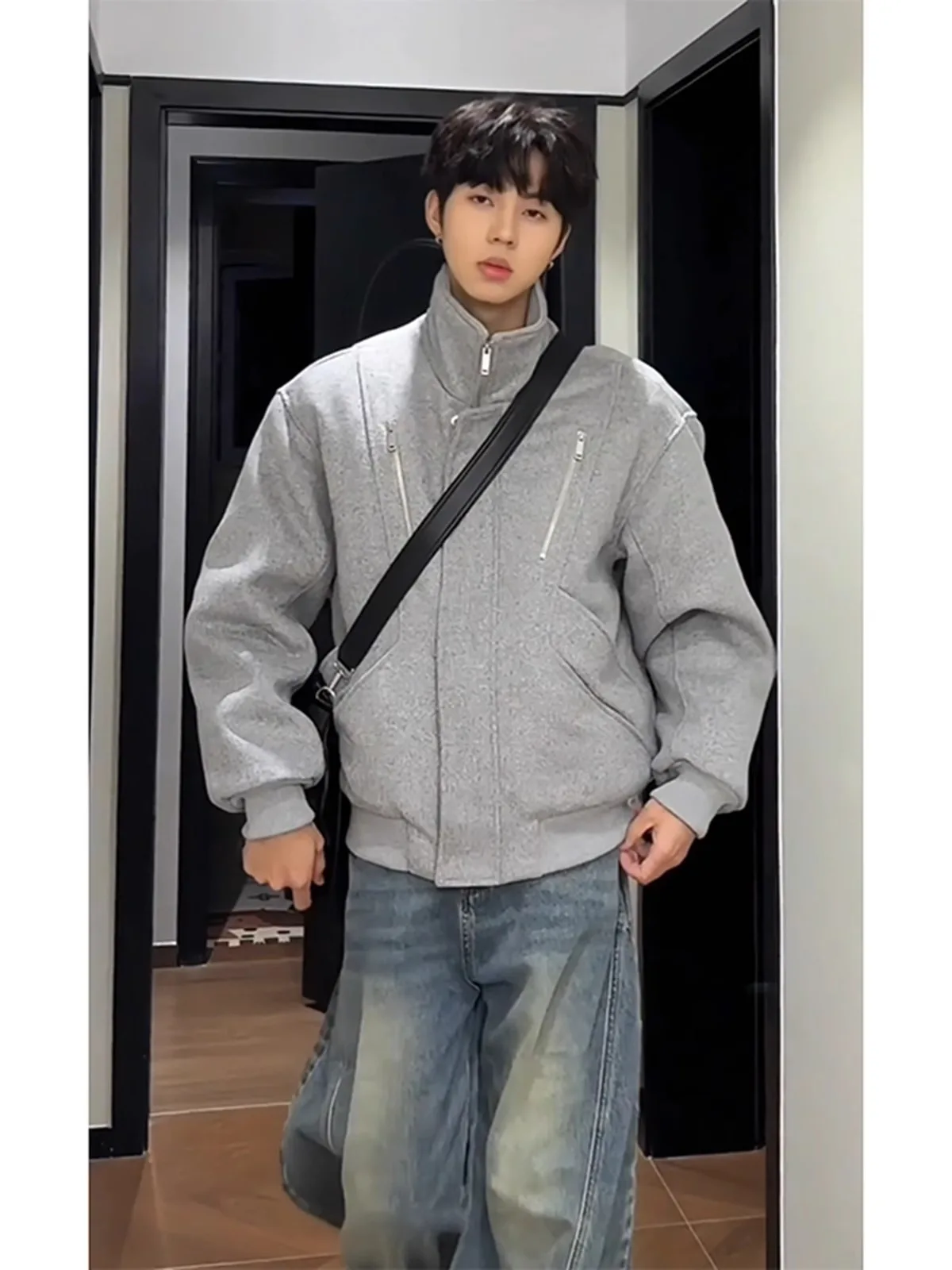 Cleanfit ey ort Woolen Cotton Coat Men's Autumn Winter Sle Zipper Decoration Loose Fit Warmth Youth Faion Stand Collar
Cleanfit ey ort Woolen Cotton Coat Men's Autumn Winter Sle Zipper Decoration Loose Fit Warmth Youth Faion Stand Collar