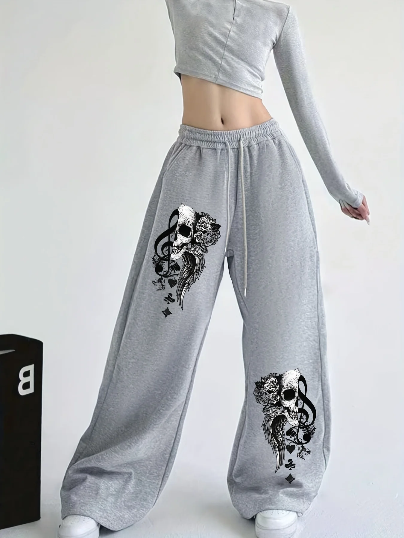 Women's Autumn and Winter Plus-size Loose Straight Fleece Leg Sweatpants Skull Rose Print Elastic Waistband Trendy Streetwear
Women's Autumn and Winter Plus-size Loose Straight Fleece Leg Sweatpants Skull Rose Print Elastic Waistband Trendy Streetwear