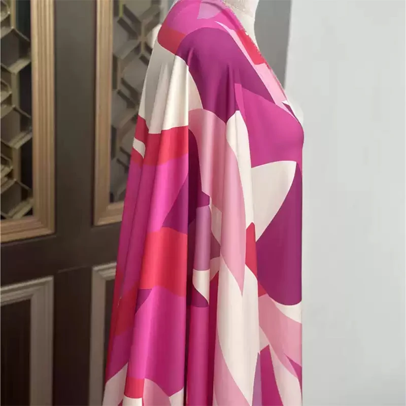 1 meter 95% Mulberry Silk 5% Spandex 18 Momme Georgette Silk Fabric Pink Geometry Printed 136cm 53" wide by the yard JN765
1 meter 95% Mulberry Silk 5% Spandex 18 Momme Georgette Silk Fabric Pink Geometry Printed 136cm 53" wide by the yard JN765