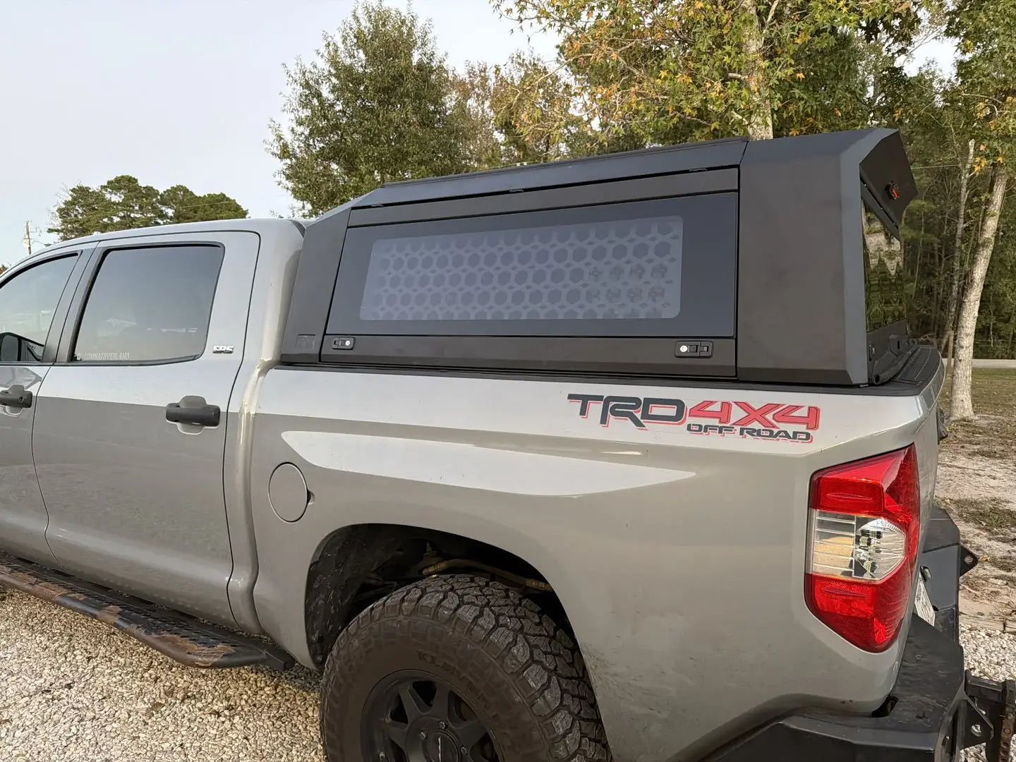 Steel Dual Cab Hardtop 4x4 Pickup Truck Bed Canopy Topper with Windows for F150 F250 Ranger
Steel Dual Cab Hardtop 4x4 Pickup Truck Bed Canopy Topper with Windows for F150 F250 Ranger