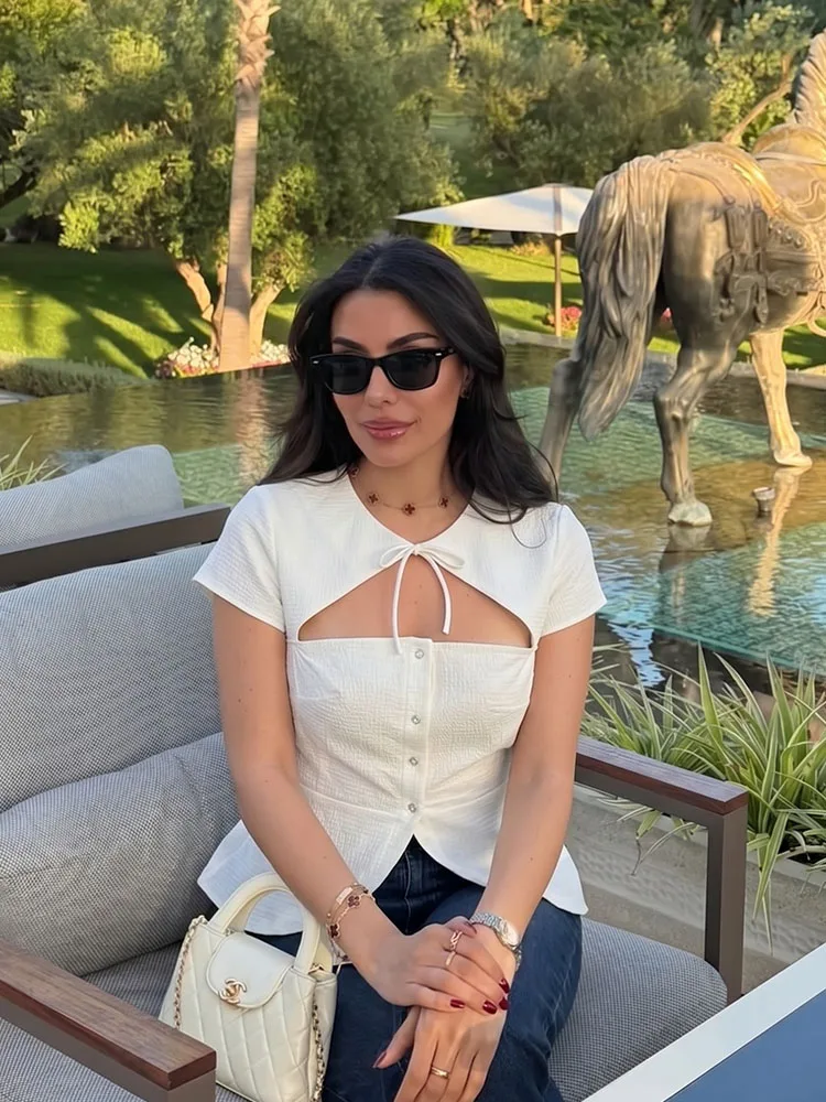 HH Women Summer Spring Vintage Dainty White Cutout Blouse Spring Tie Front Button Down Slim Waist Short Sleeve Casual Top
HH Women Summer Spring Vintage Dainty White Cutout Blouse Spring Tie Front Button Down Slim Waist Short Sleeve Casual Top