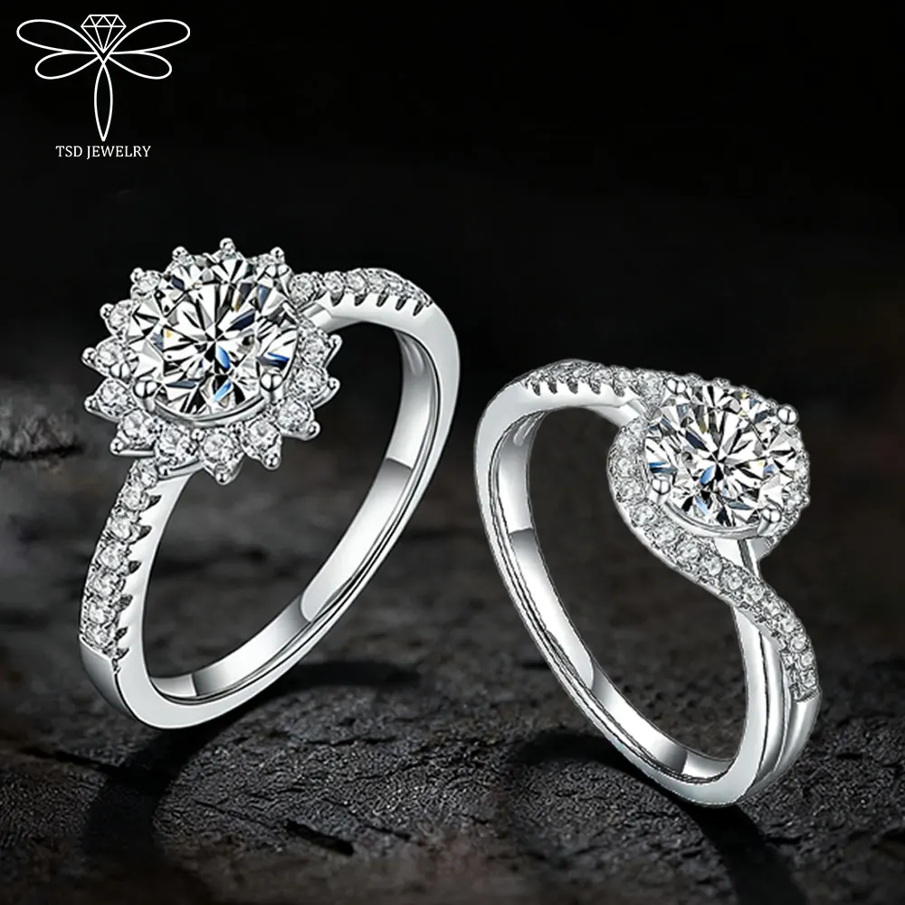 1 Carat 100% 925 Sterling Silver Moissanite Engagement Rings Solitaire Sparkling Diamond Wedding Ring Women Fine Jewelry
1 Carat 100% 925 Sterling Silver Moissanite Engagement Rings Solitaire Sparkling Diamond Wedding Ring Women Fine Jewelry