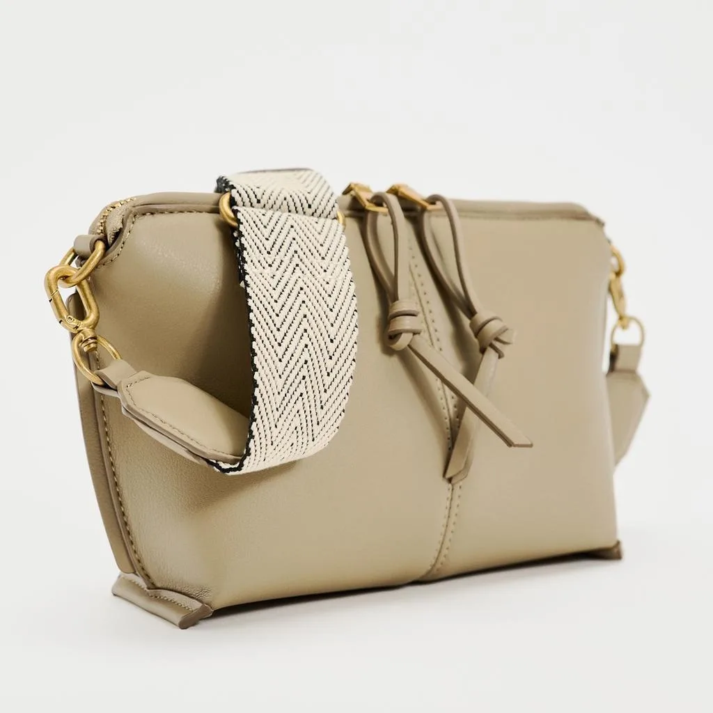Fashion Wide Strap Shoulder Bag Luxury Designer Crossbody Bags for Women PU Leather Handbags and Purses 2024 Mini Phone Flap New
Fashion Wide Strap Shoulder Bag Luxury Designer Crossbody Bags for Women PU Leather Handbags and Purses 2024 Mini Phone Flap New