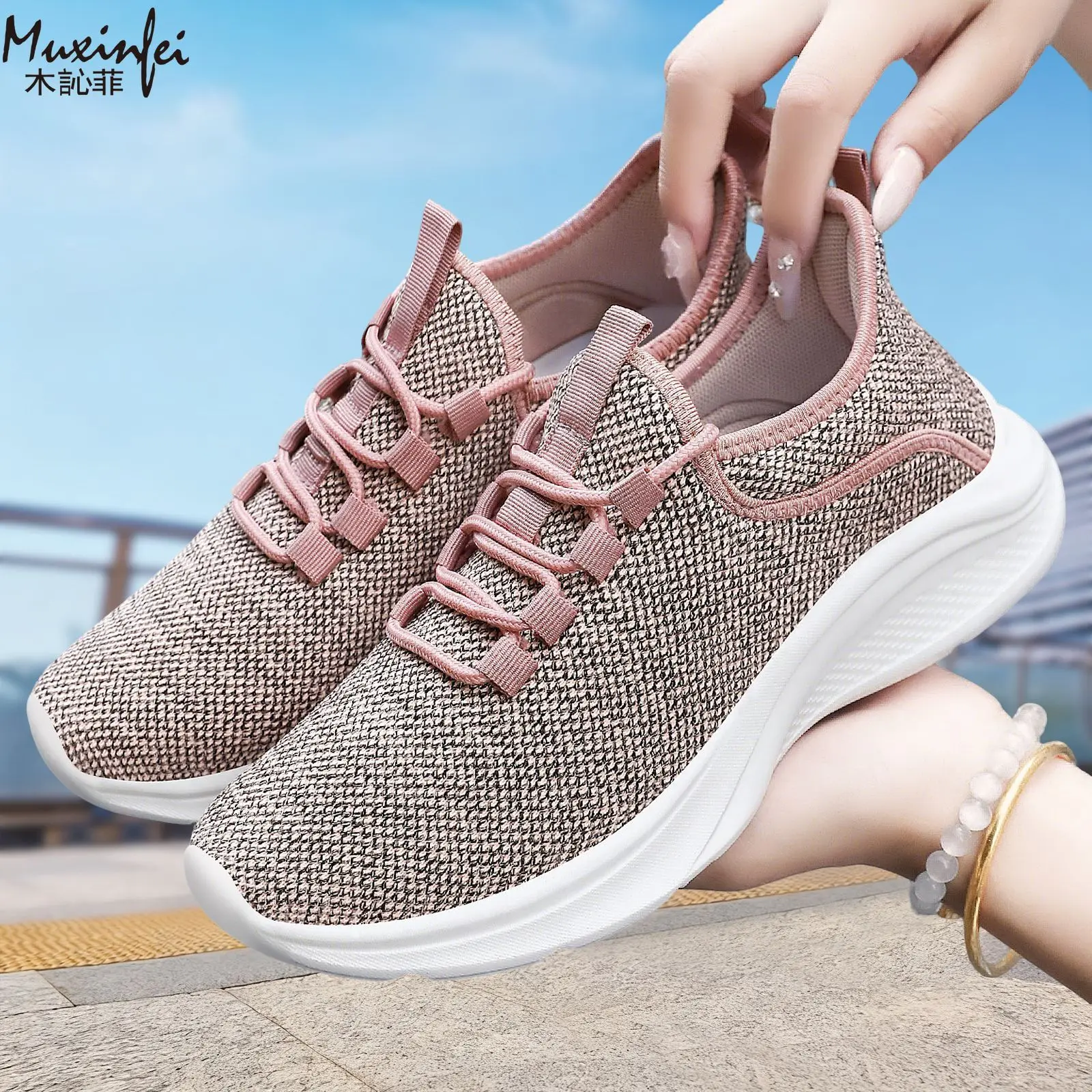 Women's Versatile Shoes New Casual Sports Shoes Breathable and Walking Mesh Soft Soled and Comfortable Women's Shoes
Women's Versatile Shoes New Casual Sports Shoes Breathable and Walking Mesh Soft Soled and Comfortable Women's Shoes
