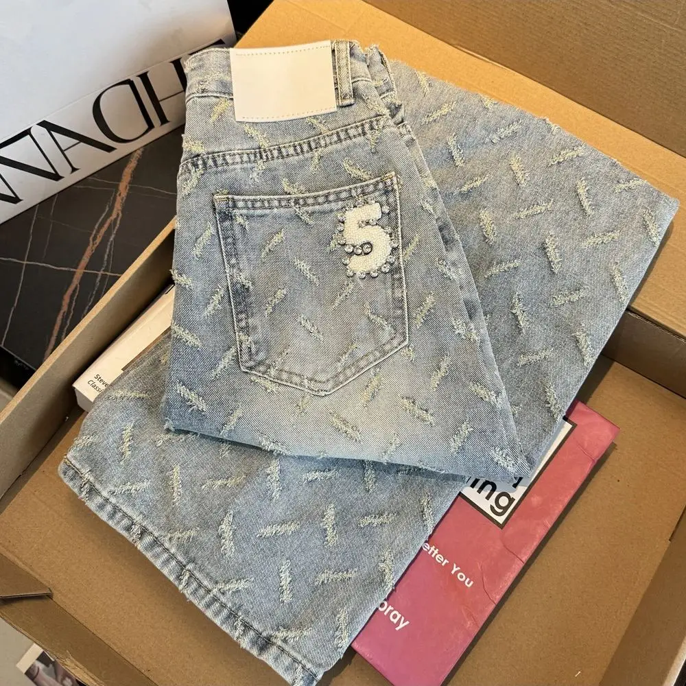 Embroidered Diamond Jeans for Women Korean Style Jacquard Denim Pants Streetwear Casual Straight Loose Light Blue Denim Pants
Embroidered Diamond Jeans for Women Korean Style Jacquard Denim Pants Streetwear Casual Straight Loose Light Blue Denim Pants