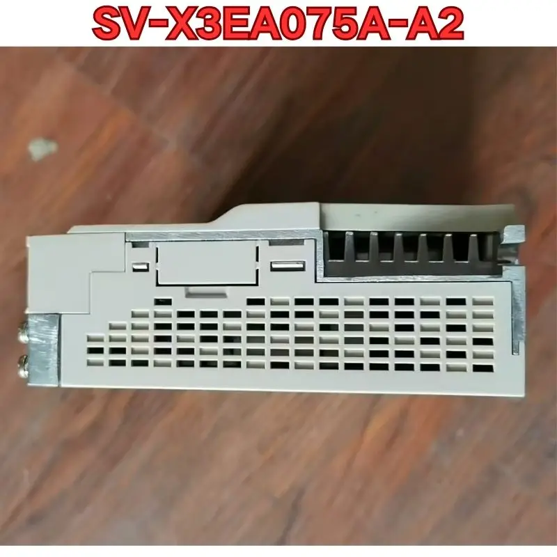 Second-hand SV-X3EA075A-A2 servo drive function test is normal The latest in November 2025
Second-hand SV-X3EA075A-A2 servo drive function test is normal The latest in November 2025