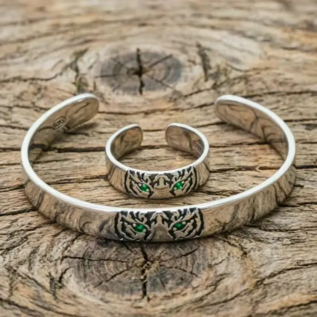 Opening European and American trendy tiger head ring, pure silver S925 couple silver jewelry, simple circular punk bracelet, men
Opening European and American trendy tiger head ring, pure silver S925 couple silver jewelry, simple circular punk bracelet, men