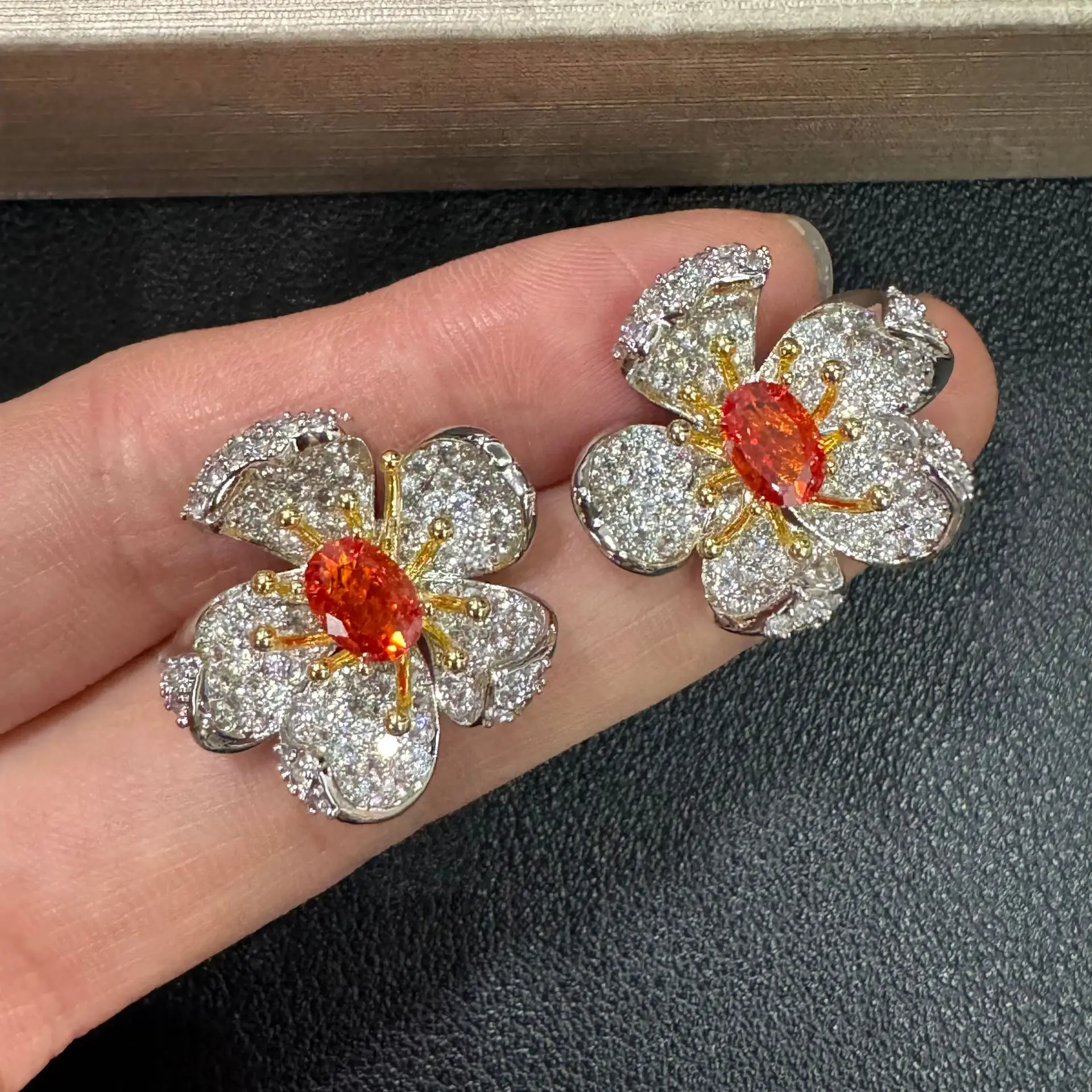 cubic zirconia flower stud earrings for women girls cute jewelry silver plated party female gift
cubic zirconia flower stud earrings for women girls cute jewelry silver plated party female gift