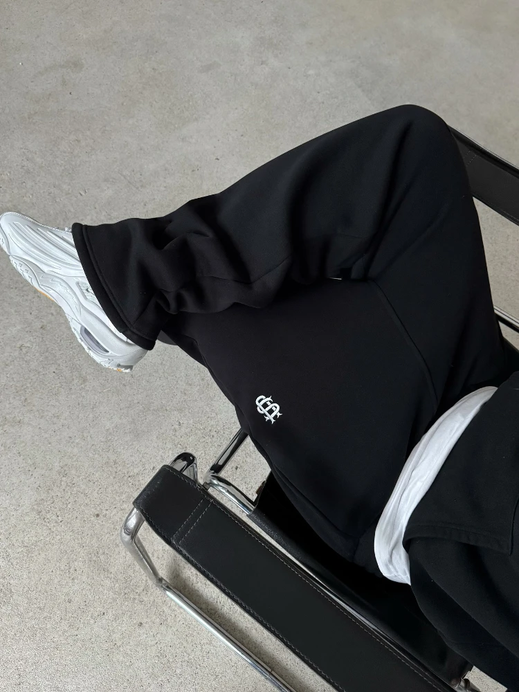 Y2k retro loose straight pants men tracksuit pants personalized pant leg zipper embroidery design hip hop Harajuku casual pants
Y2k retro loose straight pants men tracksuit pants personalized pant leg zipper embroidery design hip hop Harajuku casual pants