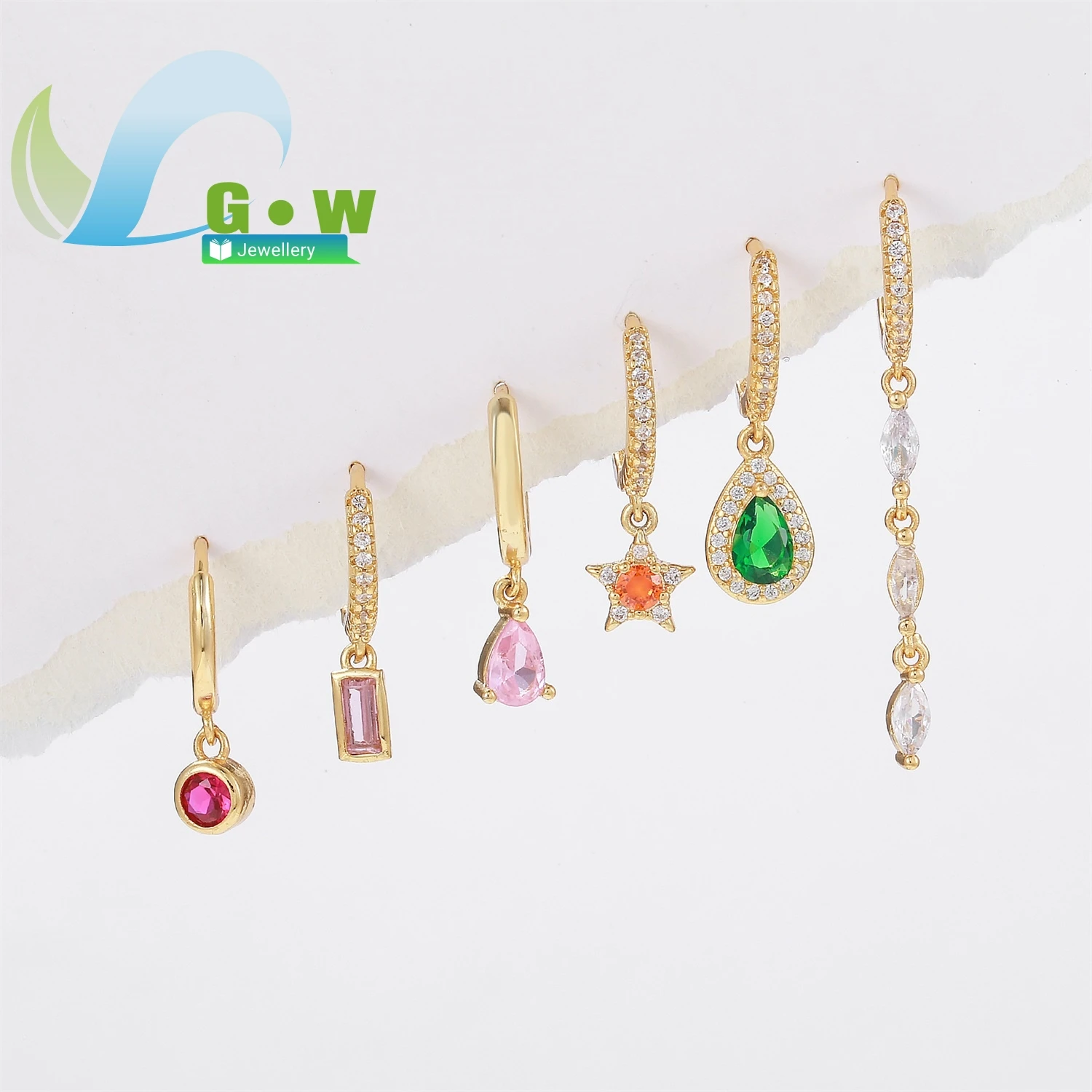 Набор серег-каффов в европейско-американском стиле с геометрическим дизайном в форме капли, с покрытием под золото, микроинкрустацией цветными циркониями и звездами
Набор серег-каффов в европейско-американском стиле с геометрическим дизайном в форме капли, с покрытием под золото, микроинкрустацией цветными циркониями и звездами