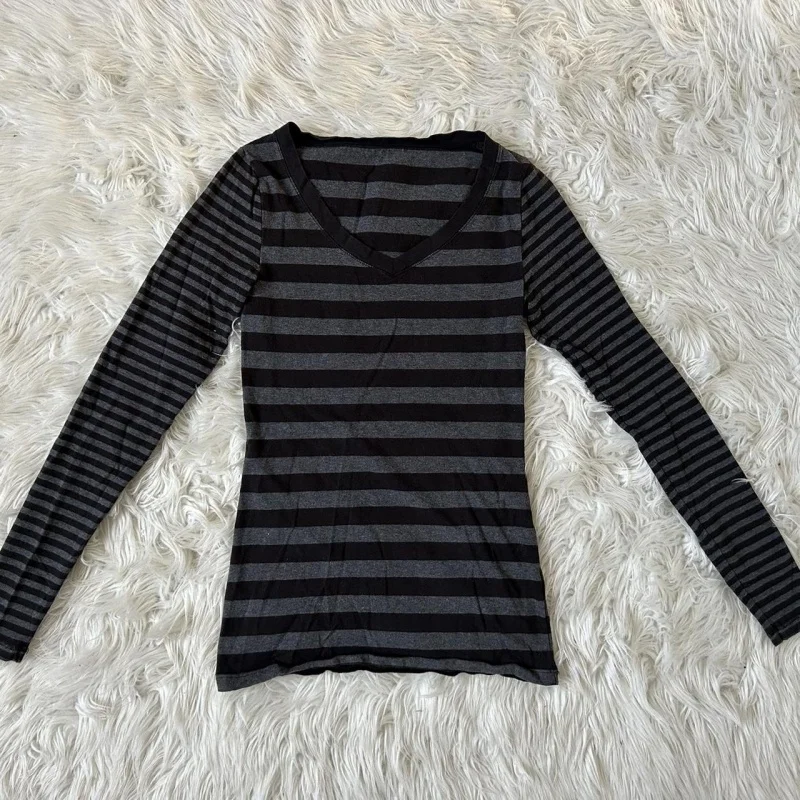 Y2k Aesthetic Long Sleeve T-Shirt Women's Slim Fitted Striped Print V-Neck Crop Tops Grunge Harajuku Tees Streetwear
Y2k Aesthetic Long Sleeve T-Shirt Women's Slim Fitted Striped Print V-Neck Crop Tops Grunge Harajuku Tees Streetwear
