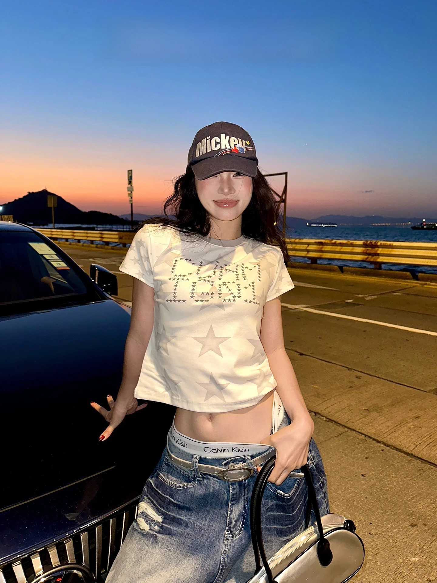 Женская футболка Slim Fit с коротким рукавом в стиле Sweet and Spicy, с принтом звезд и букв, с высокой талией, круглым вырезом, повседневная, из хлопка и полиэстера.
Женская футболка Slim Fit с коротким рукавом в стиле Sweet and Spicy, с принтом звезд и букв, с высокой талией, круглым вырезом, повседневная, из хлопка и полиэстера.