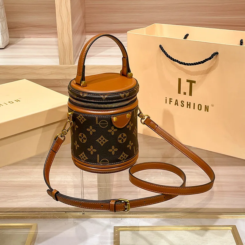 Стильная роскошная сумка для подгузников, женская сумка-мессенджер через плечо, дизайнерская минималистичная модная большая кожаная сумка-тоут
Стильная роскошная сумка для подгузников, женская сумка-мессенджер через плечо, дизайнерская минималистичная модная большая кожаная сумка-тоут